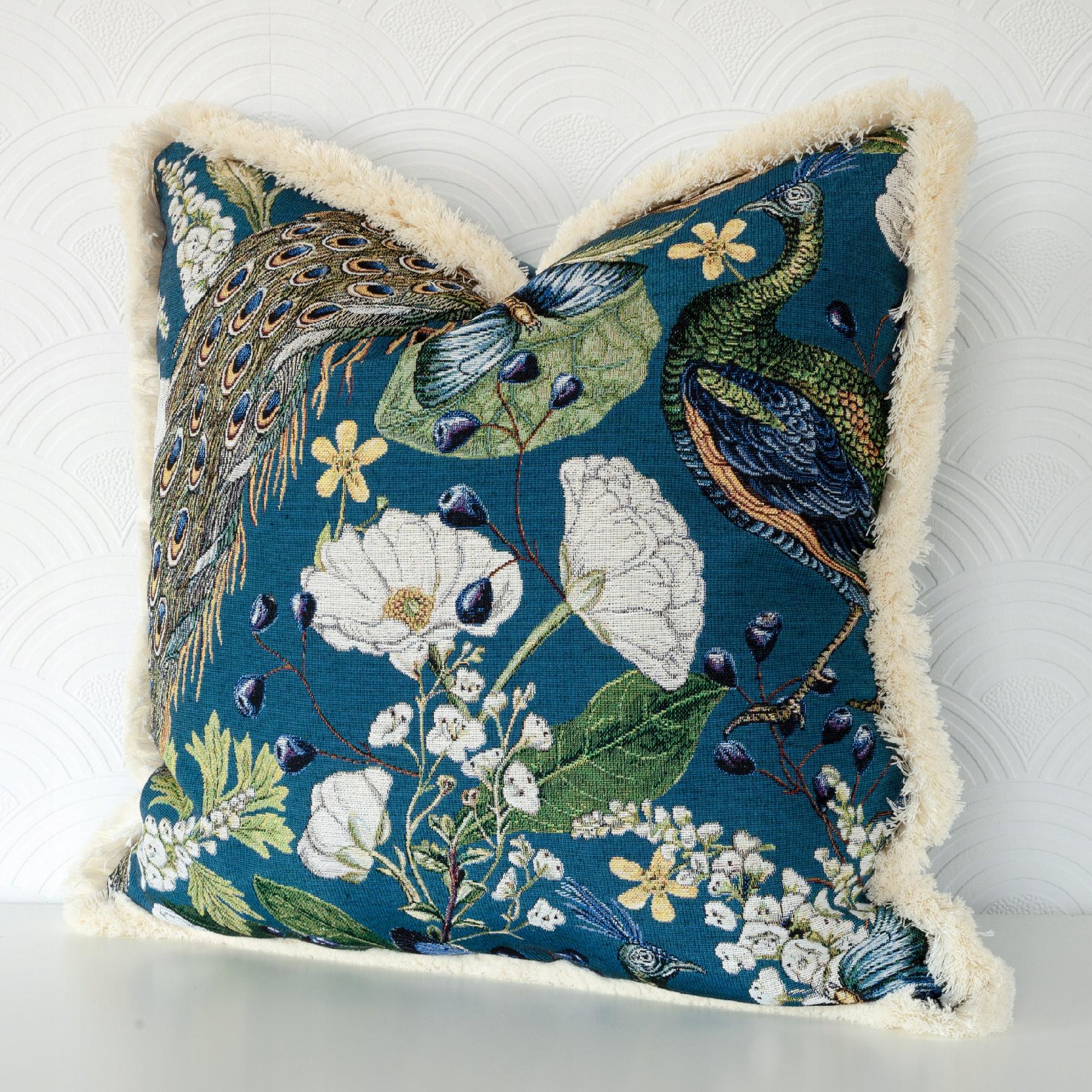 Poszewka z frędzlami 50x50 Boho Dekoracyjna NIebieska z Pawiem i Kwiatami