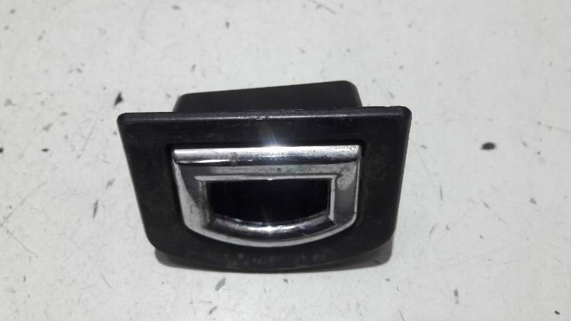 8A9887267 mocowanie siatki BAGAZNIKA AUDI 80 B4