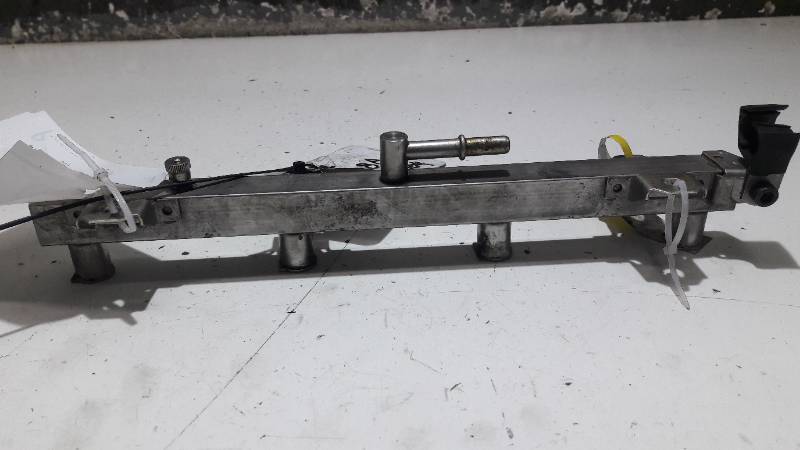 LISTWA WTRYSKOWA BMW E46