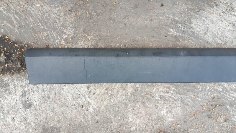 357853516 LISTWA DRZWI PASSAT B3 PRAWY PRZOD