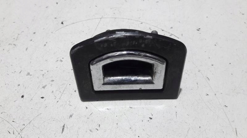 8A9887267 mocowanie siatki BAGAZNIKA AUDI 80 B4