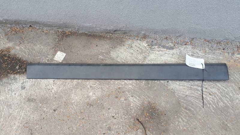 357853516 LISTWA DRZWI PASSAT B3 PRAWY PRZOD