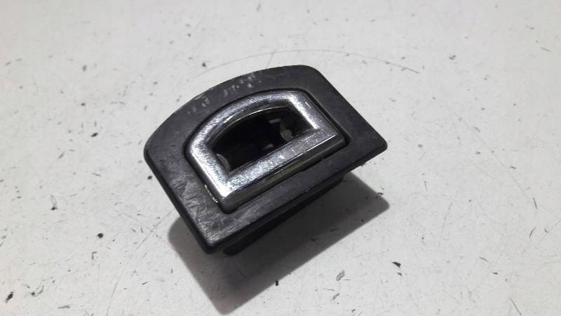 8A9887267 mocowanie siatki BAGAZNIKA AUDI 80 B4