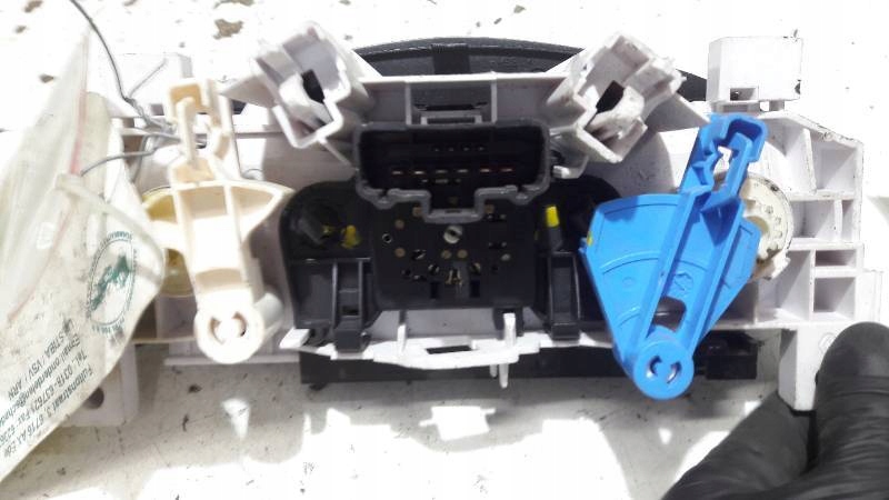 N106278B PANEL KLIMATYZACJI DACIA LOGAN SANDERO 10