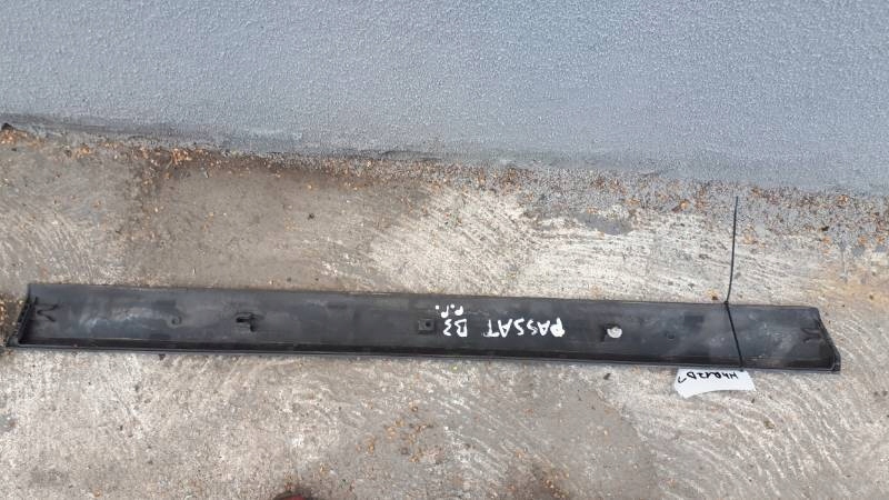 357853516 LISTWA DRZWI PASSAT B3 PRAWY PRZOD