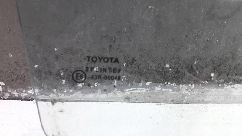 SZYBA DRZWI PRAWY TYL TOYOTA YARIS I