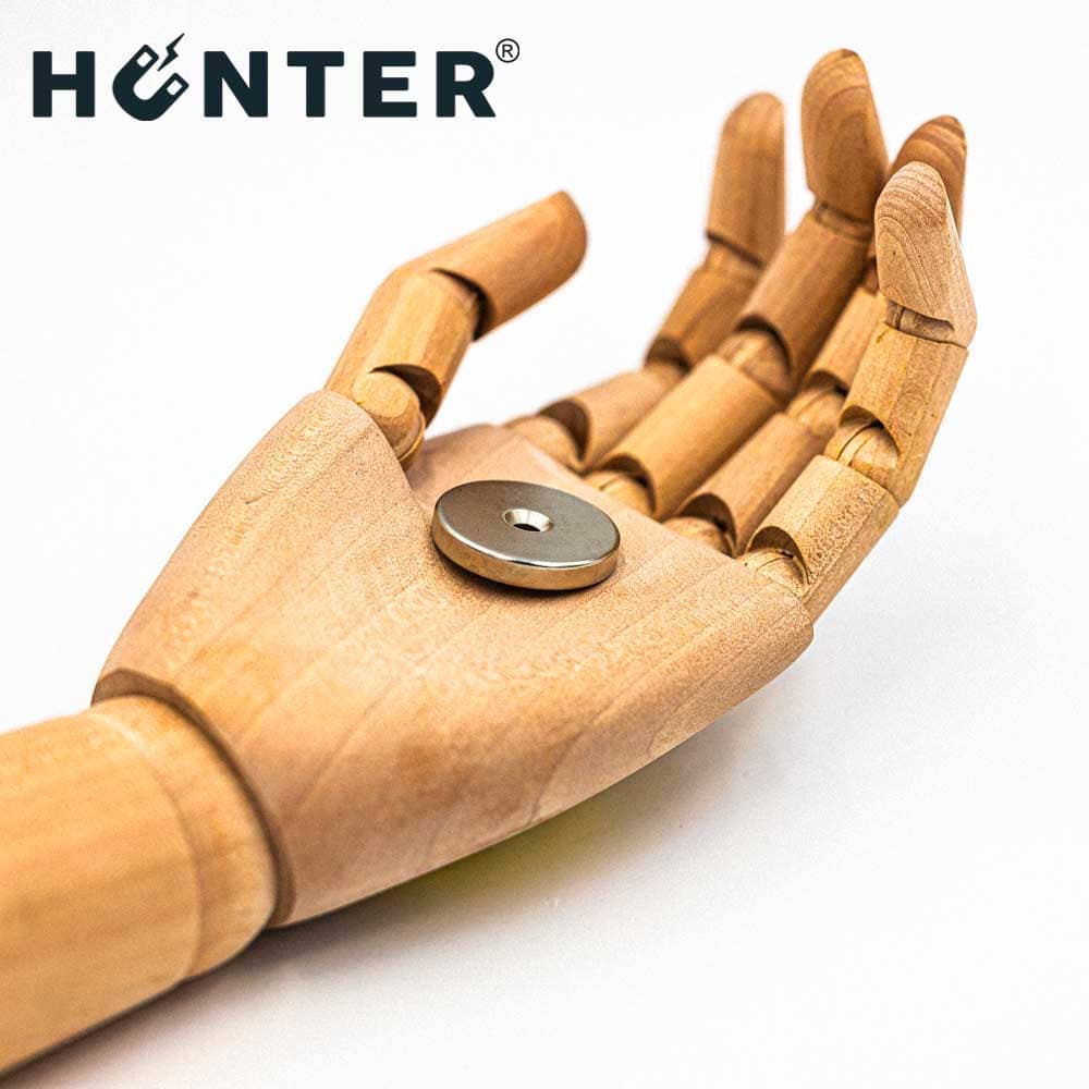 Magnes neodymowy 30x5mm z otworem 7,5x4,5mm / N45 pod wkręt