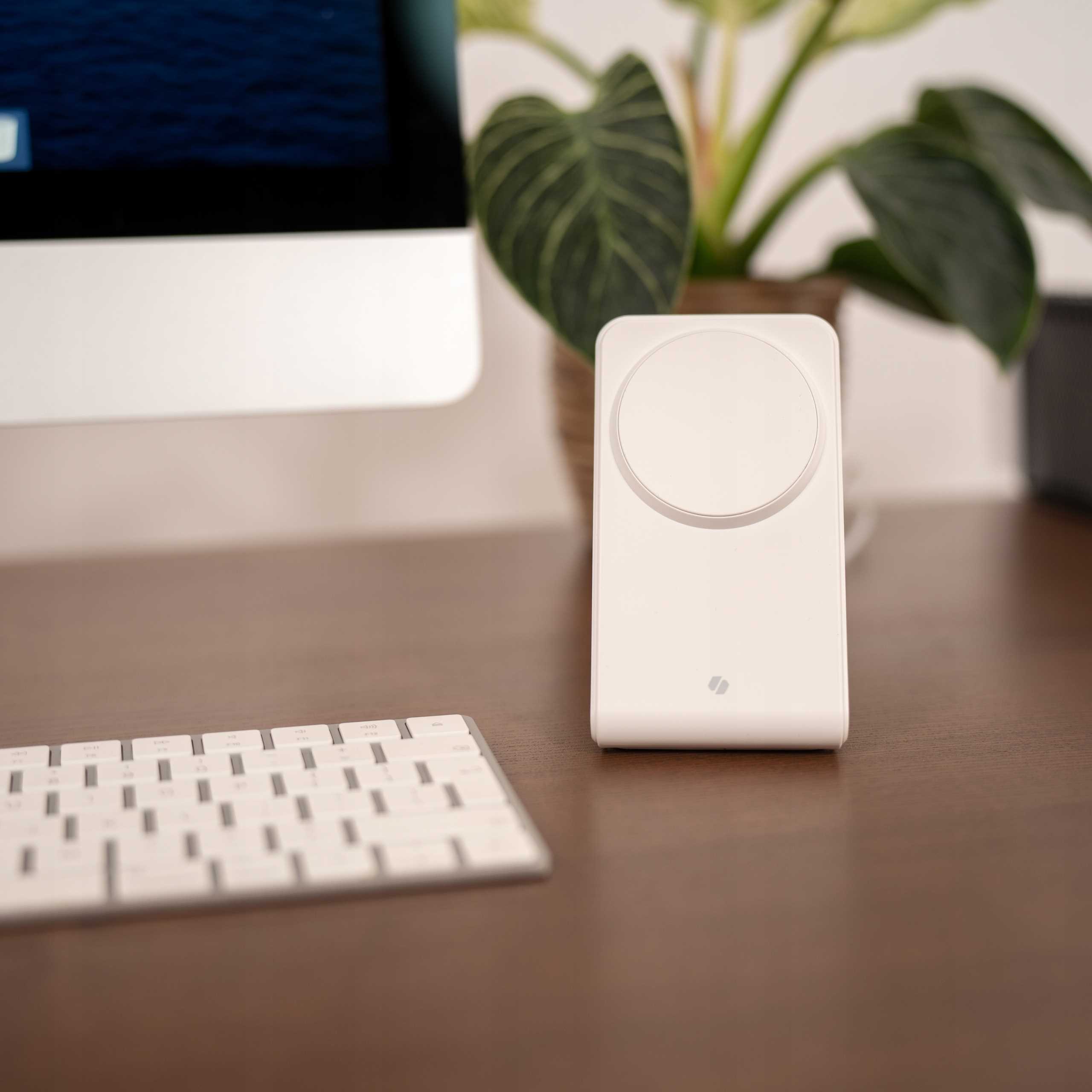 Spacecase Wireless Charger MagCharge WM2W white