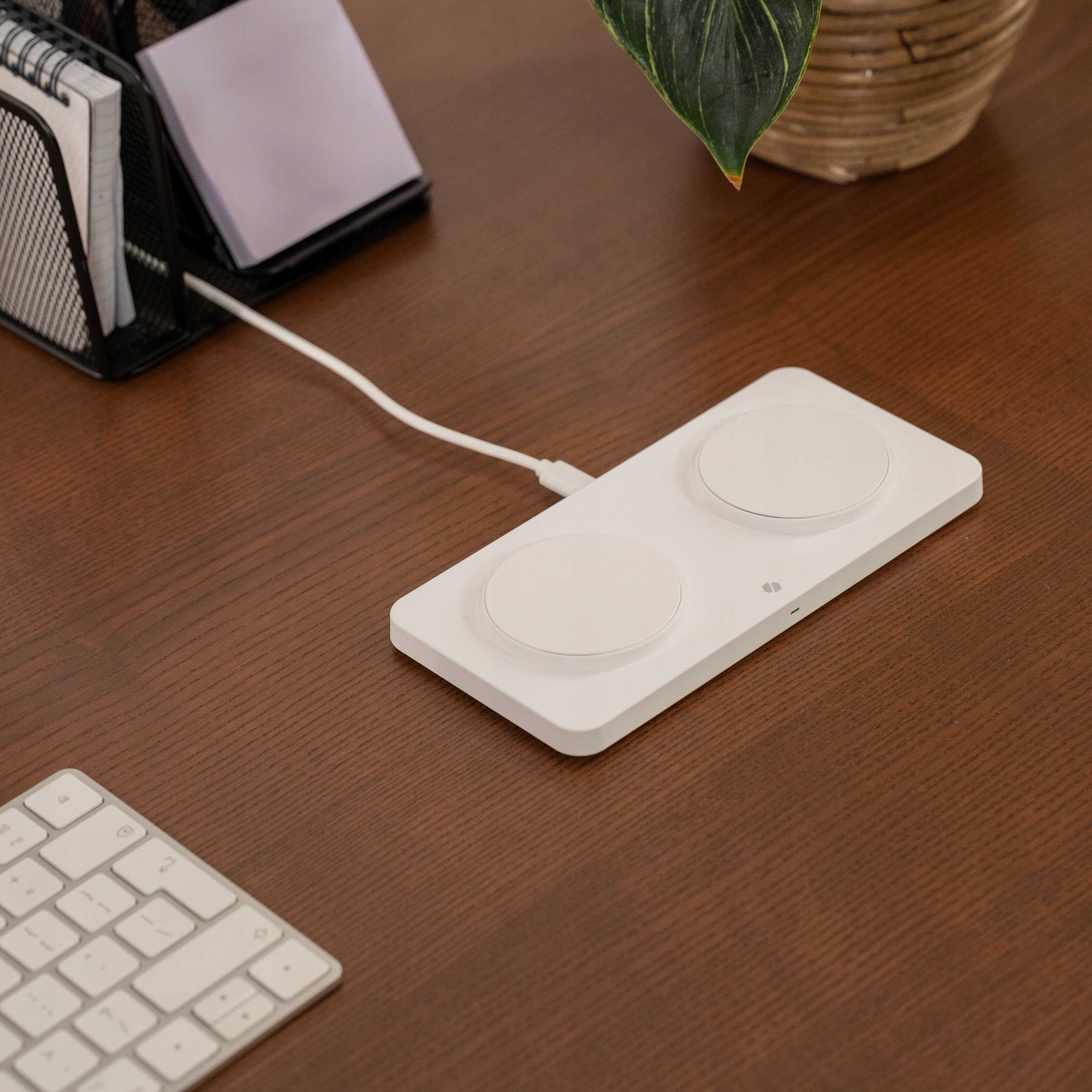 Spacecase Wireless Dual Charger MagCharge WM3W white