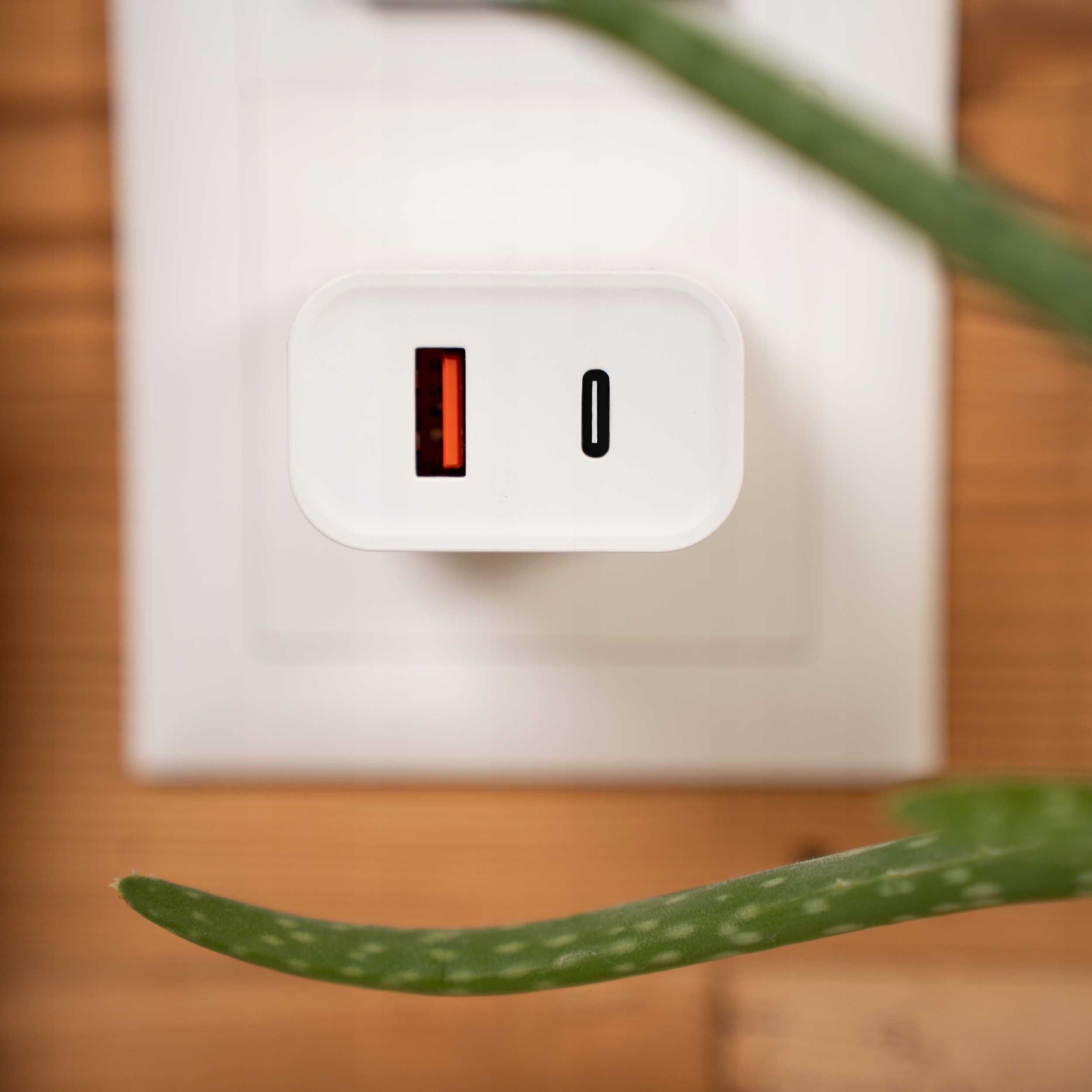 Spacecase PowerSet Charger 20W with USB-C PS20W-12