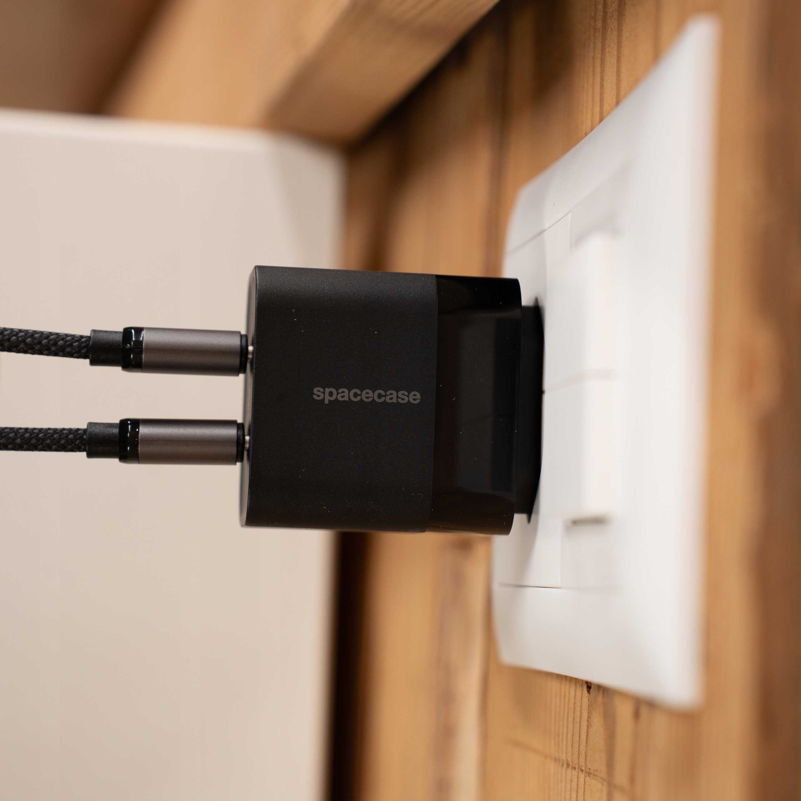 Spacecase USB Charger 20W SC010B black