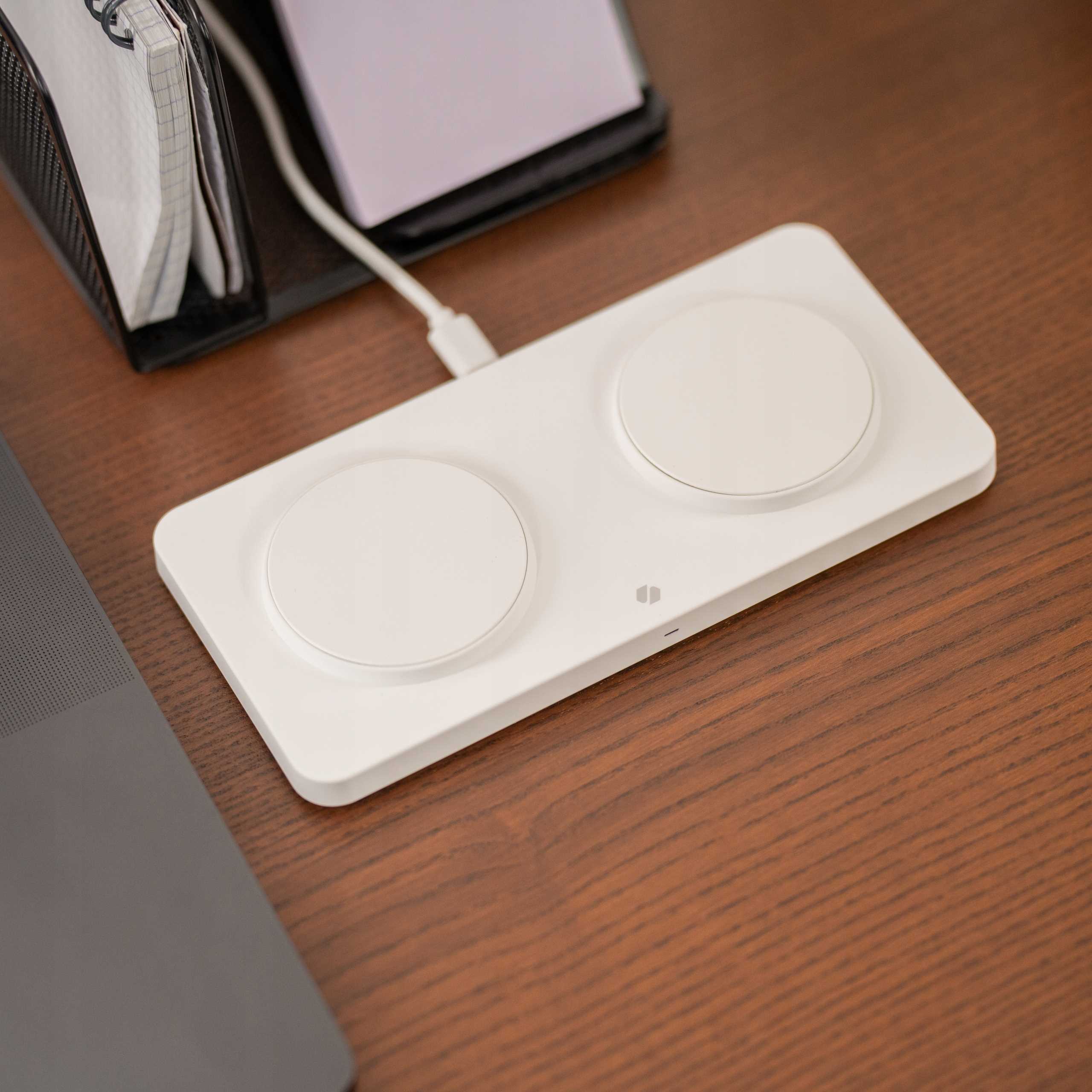 Spacecase Wireless Dual Charger MagCharge WM3W white