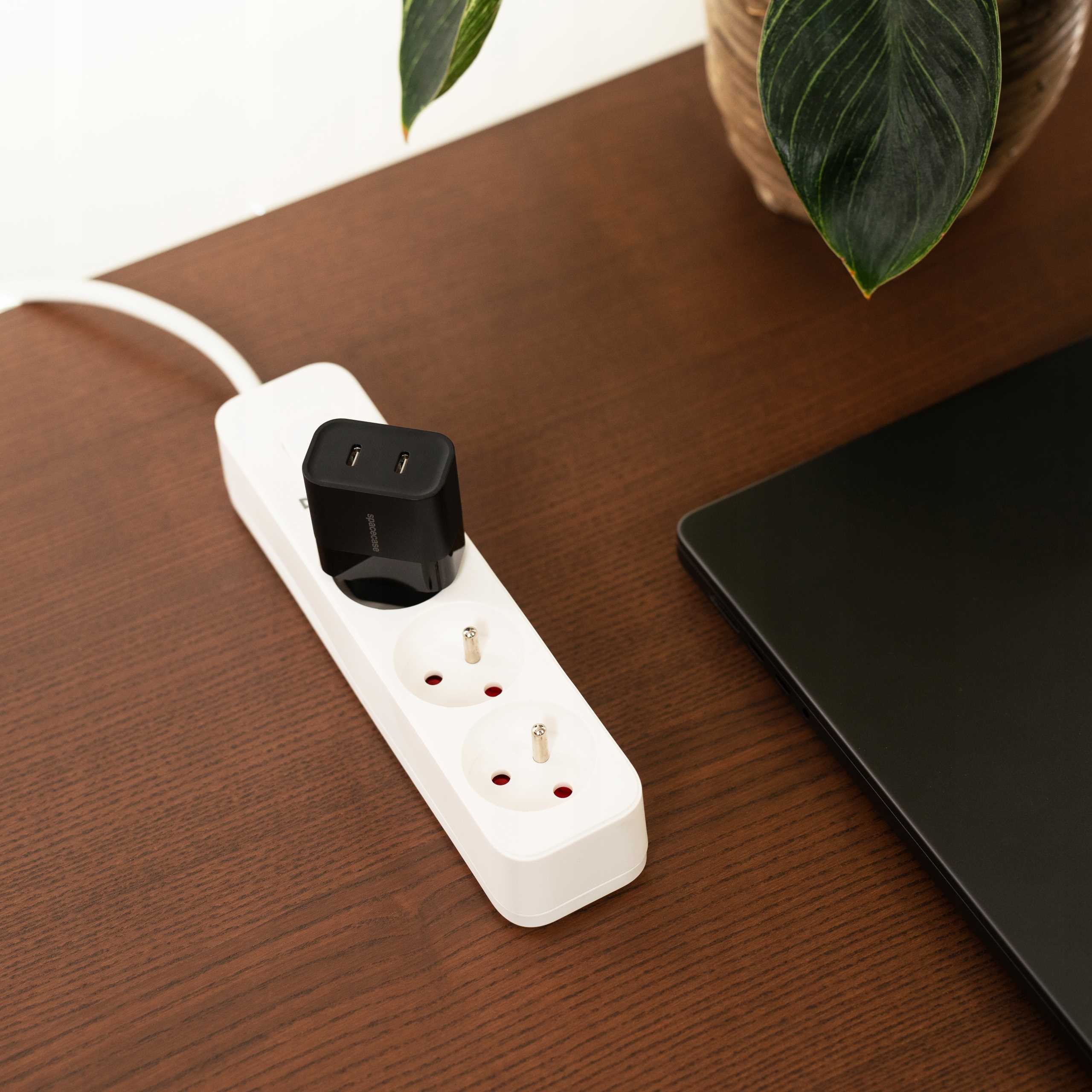 Spacecase USB Charger 20W SC010B black