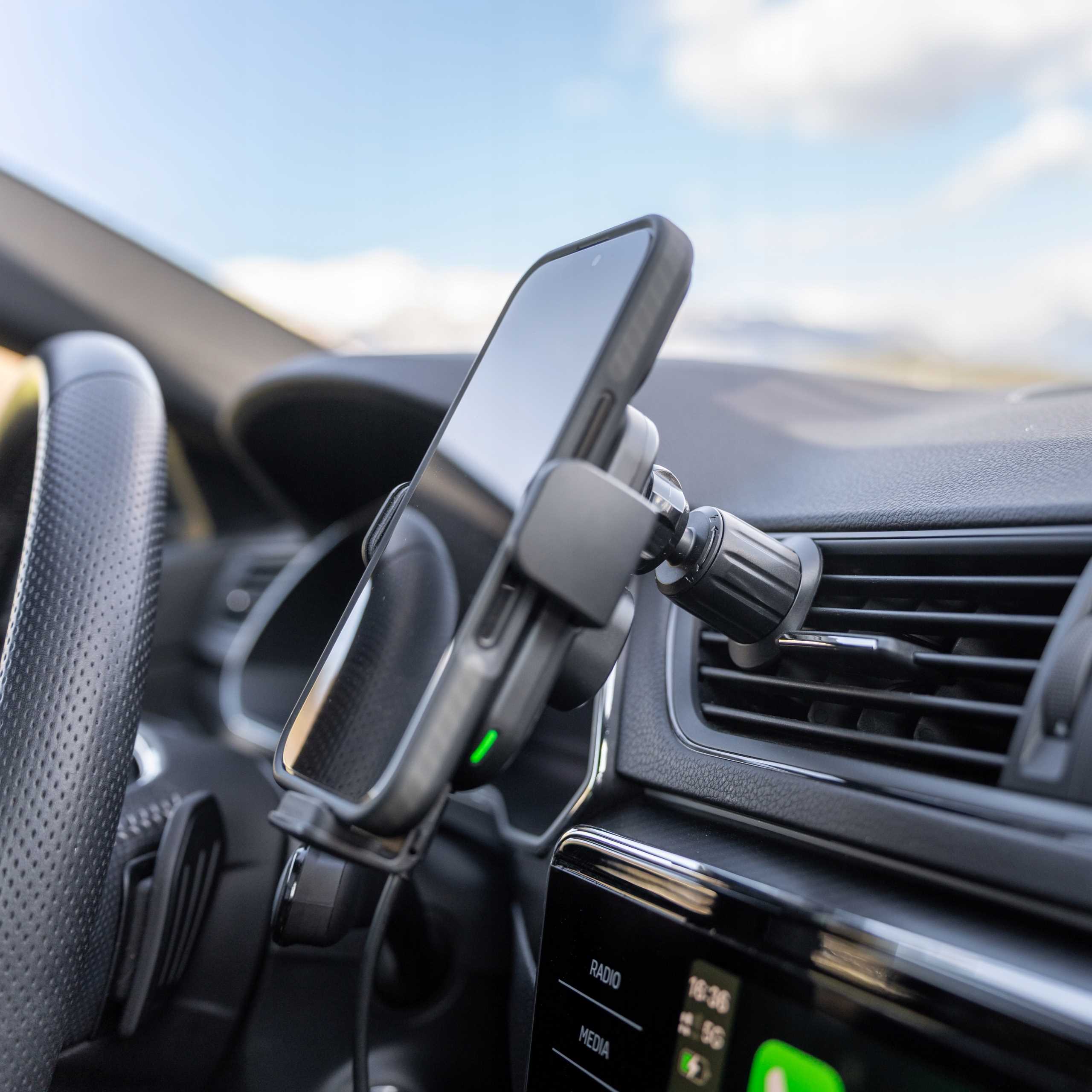 Spacecase Car Holder Air Vent Wireless Charge WM8B