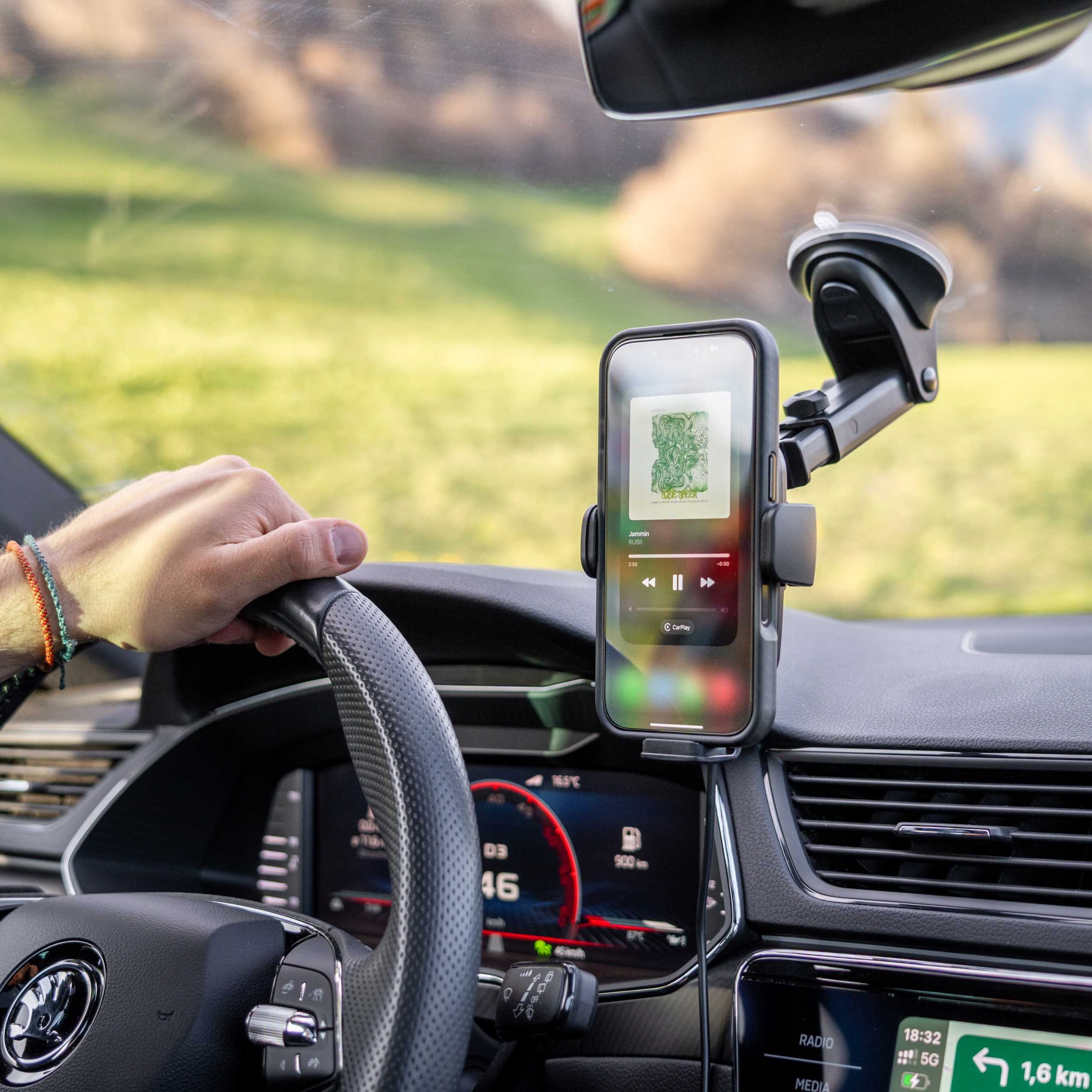 Spacecase Car Holder Dash/Windshield Wireless Charge Wm7B