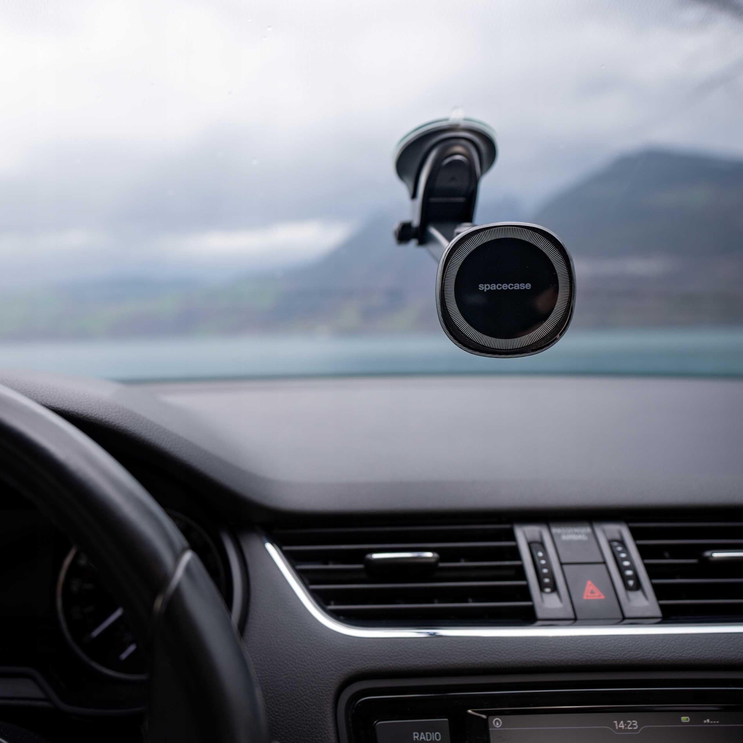 Spacecase Car Holder SC06 Dash/Windshield Magsafe black