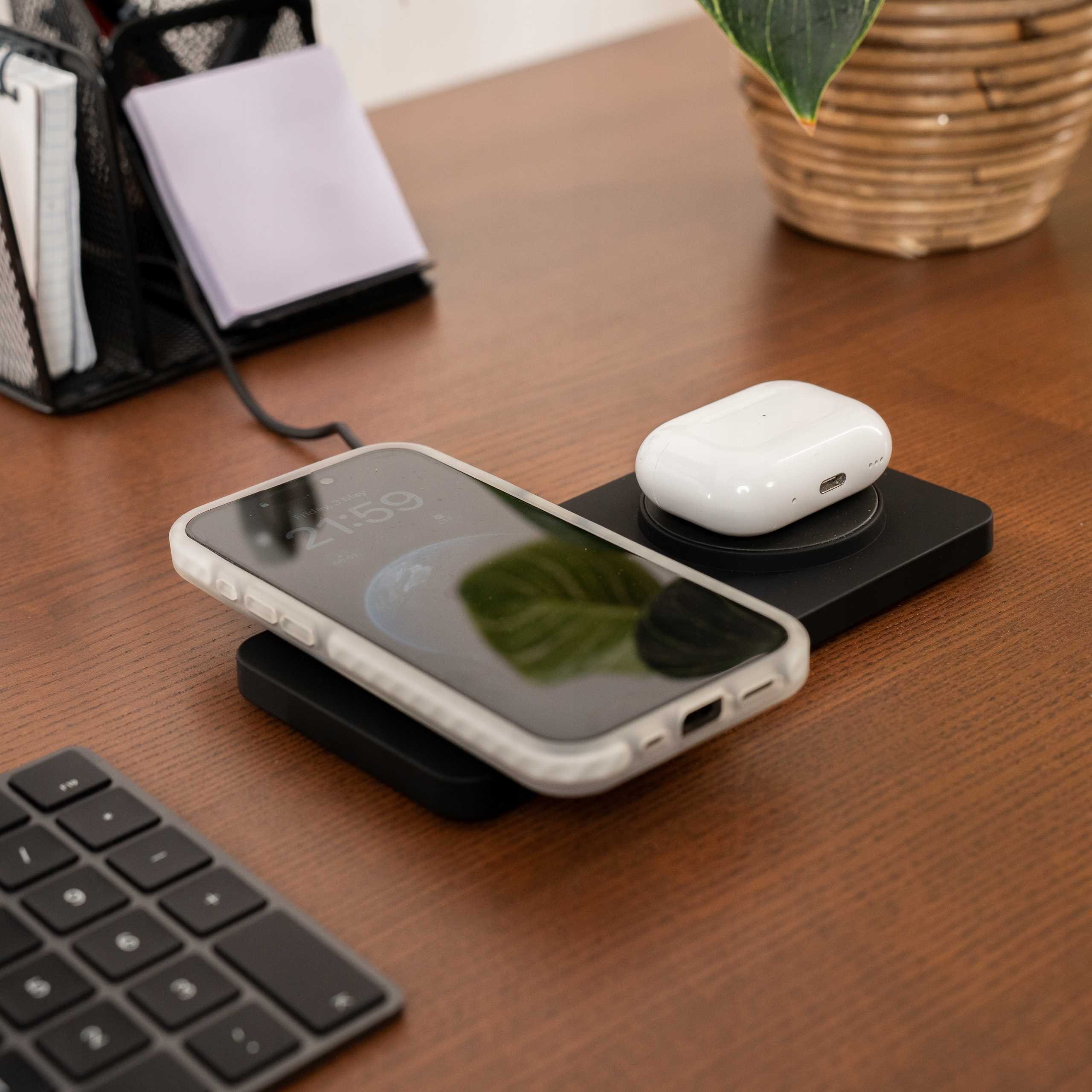 Spacecase Wireless Dual Charger Magcharge Wm3B Black