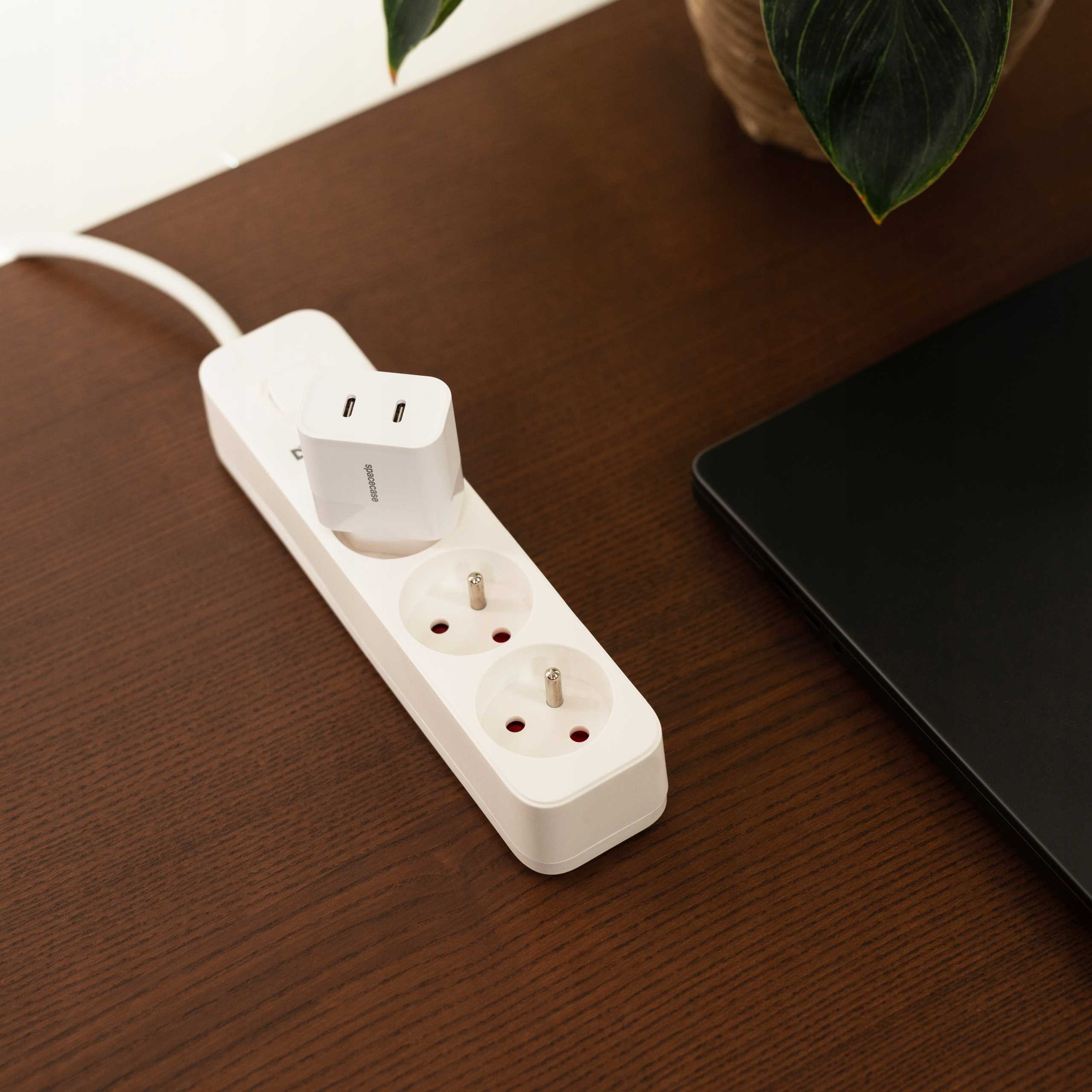Spacecase USB Charger 20W SC011W white