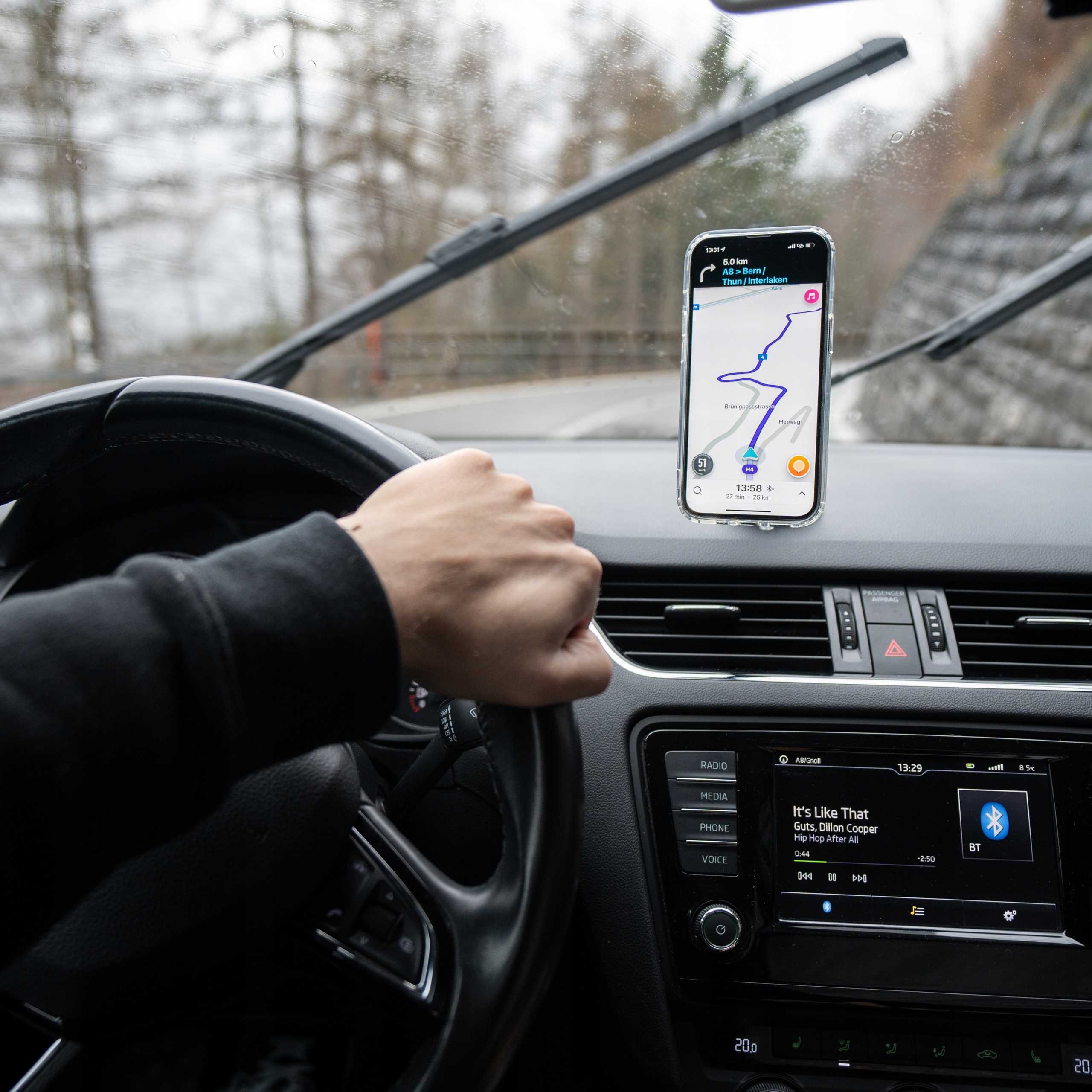 Spacecase Car Holder SC06 Dash/Windshield Magsafe black