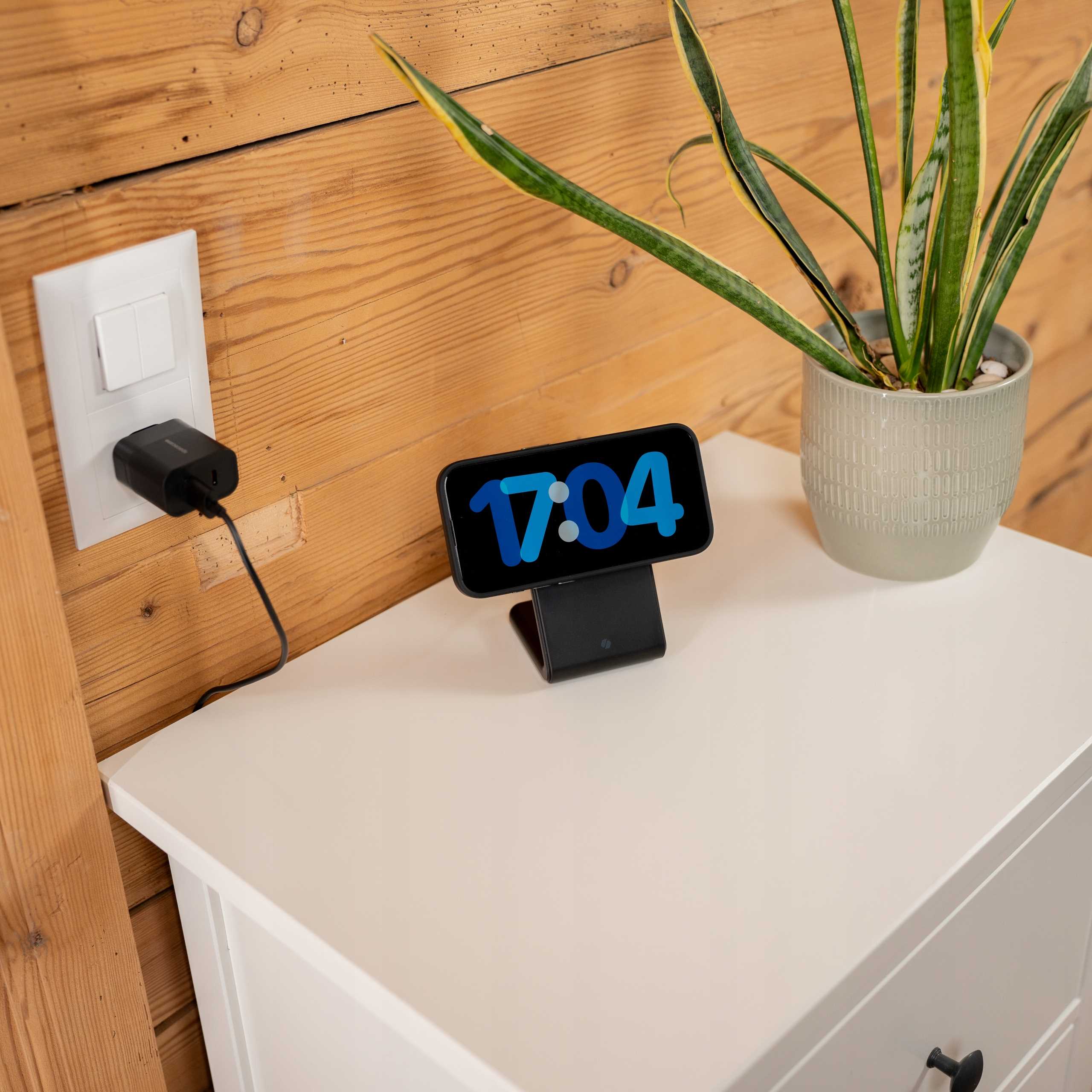 Spacecase Wireless Charger MagCharge WM2B black