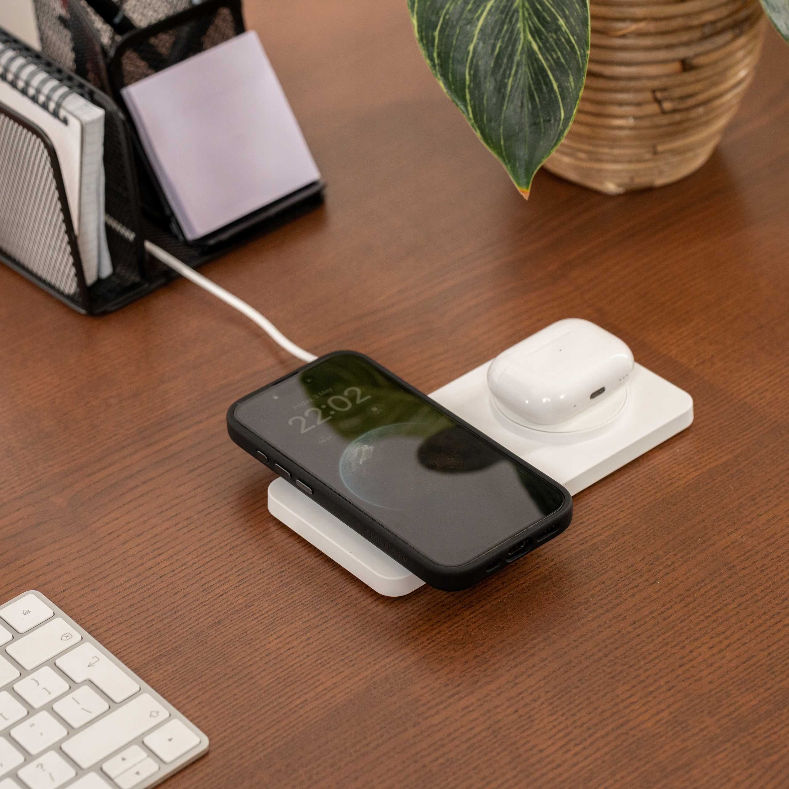 Spacecase Wireless Dual Charger Magcharge Wm3W White