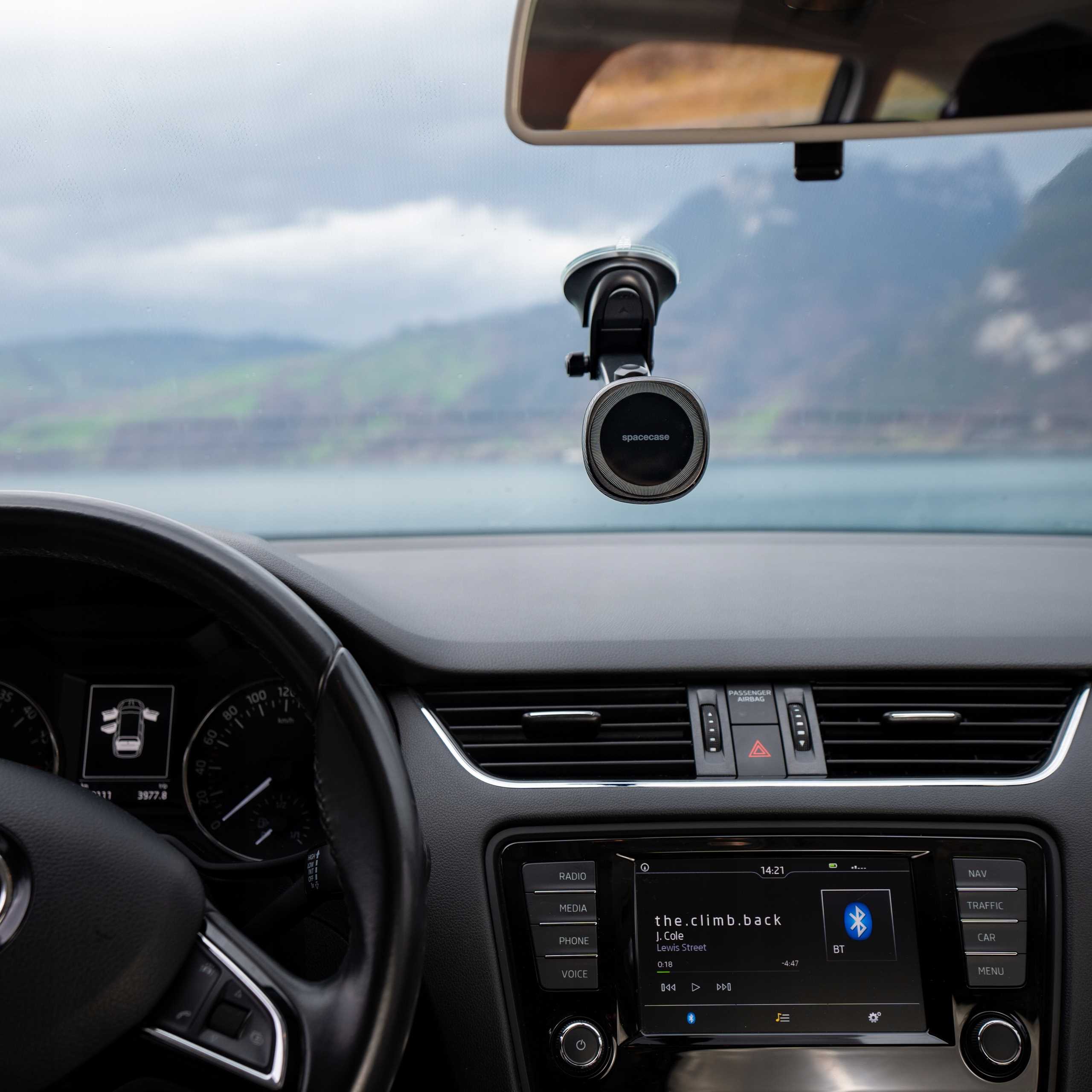 Spacecase Car Holder SC06 Dash/Windshield Magsafe black