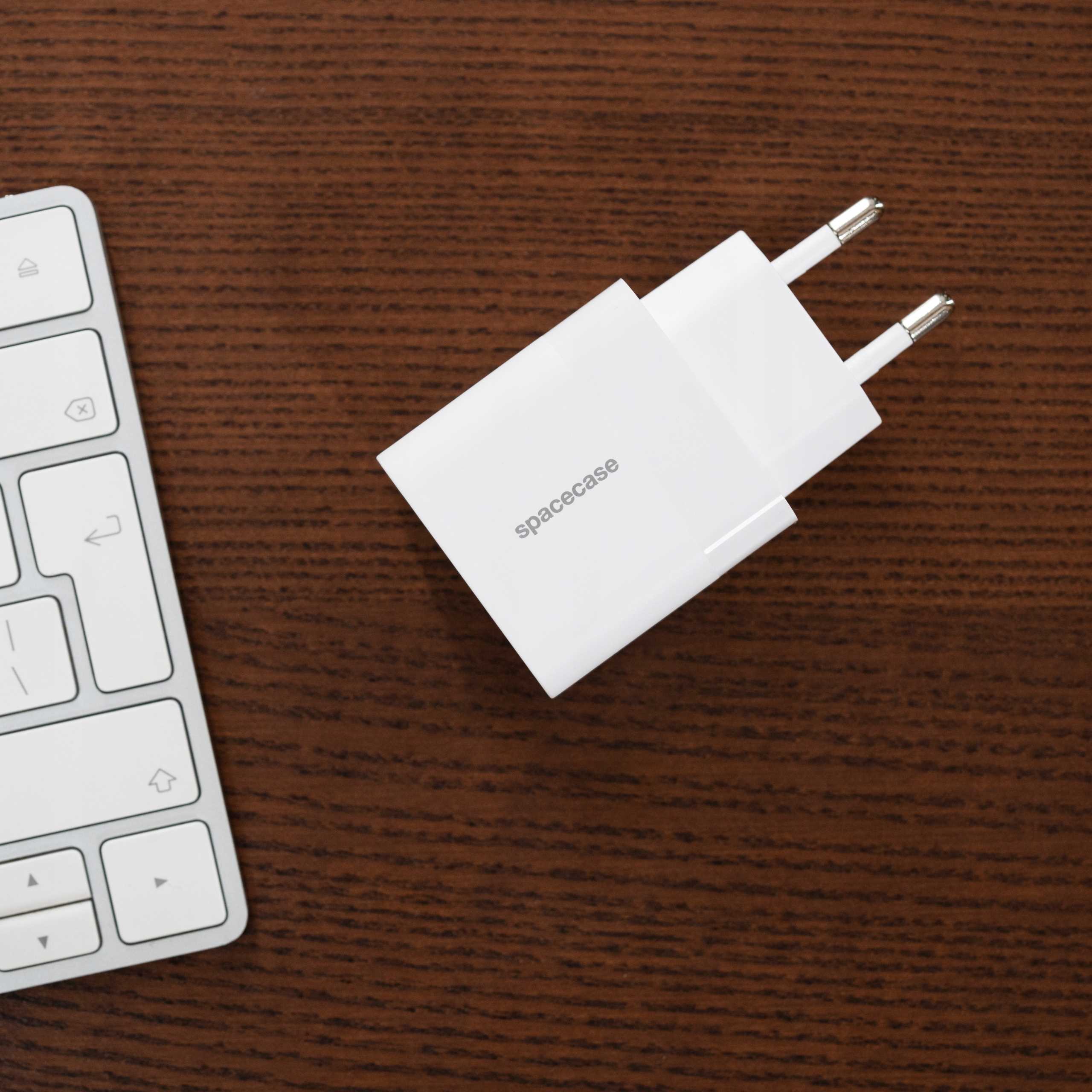 Spacecase USB Charger 20W SC011W white