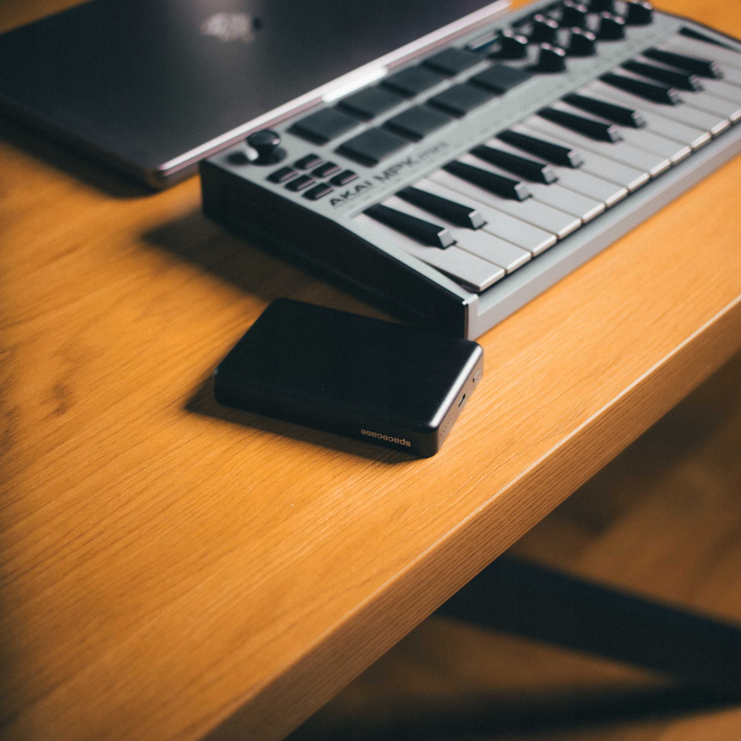 Spacecase Powerbank 10000Mah Snappack 20W Pb04-B Black