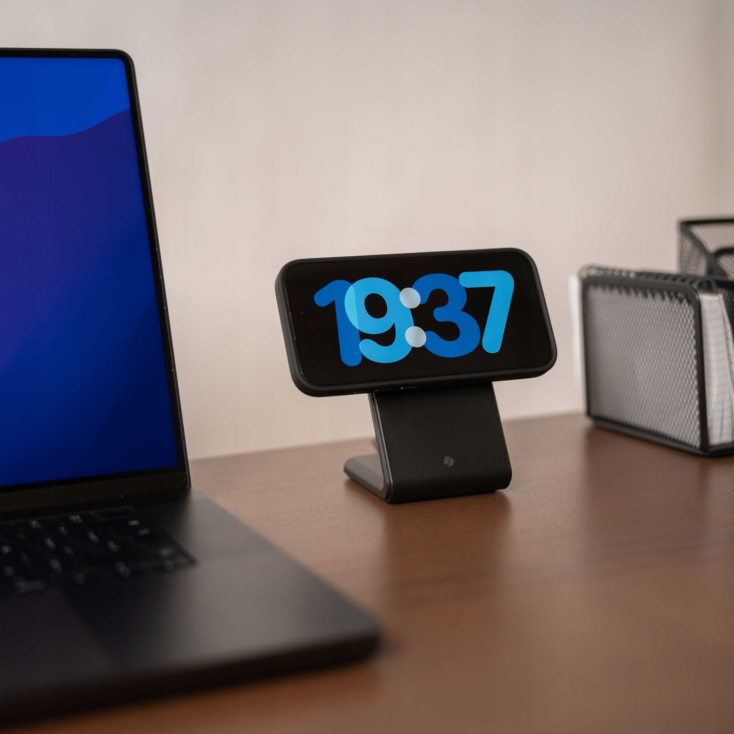 Spacecase Wireless Charger MagCharge WM2B black