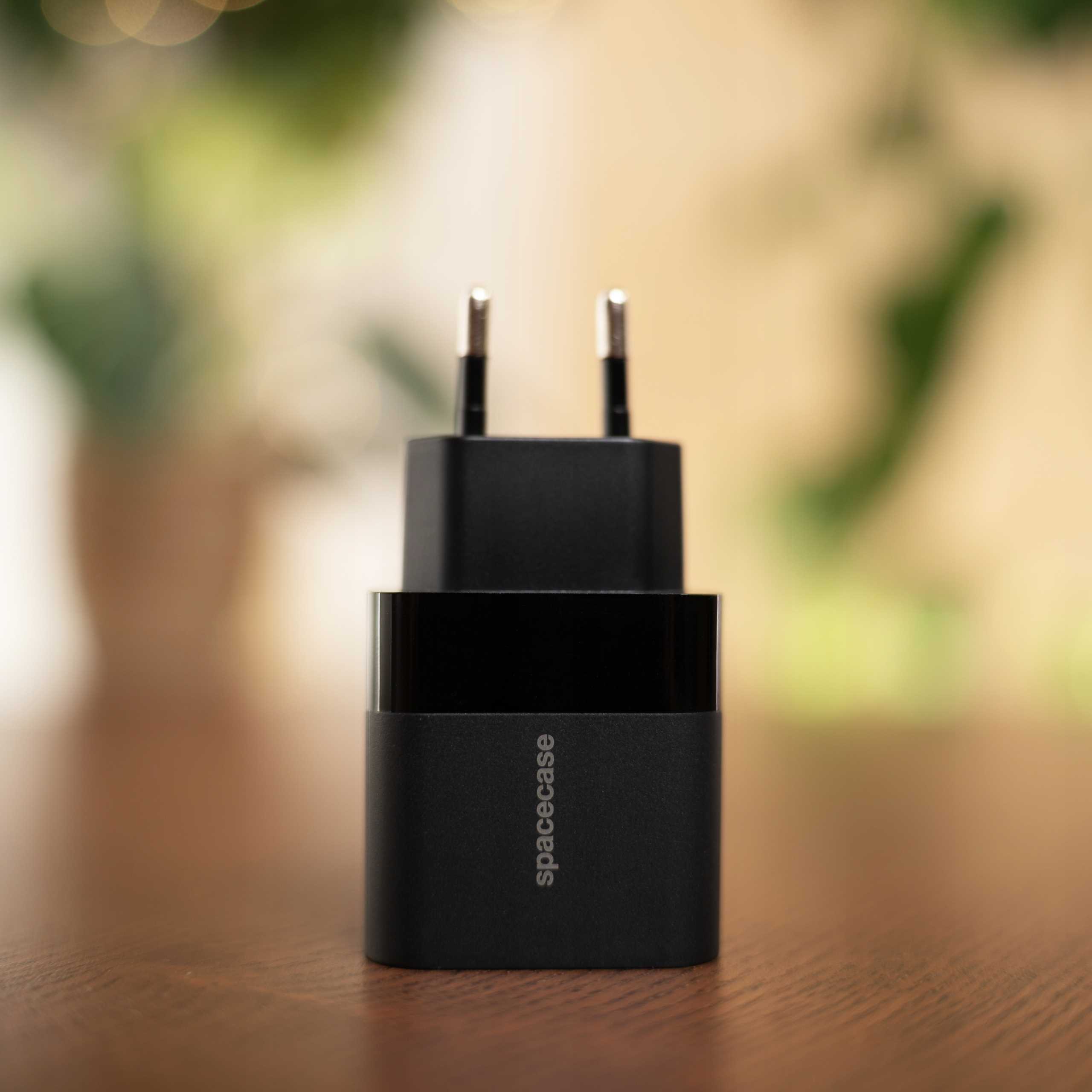 Spacecase USB Charger 20W SC010B black