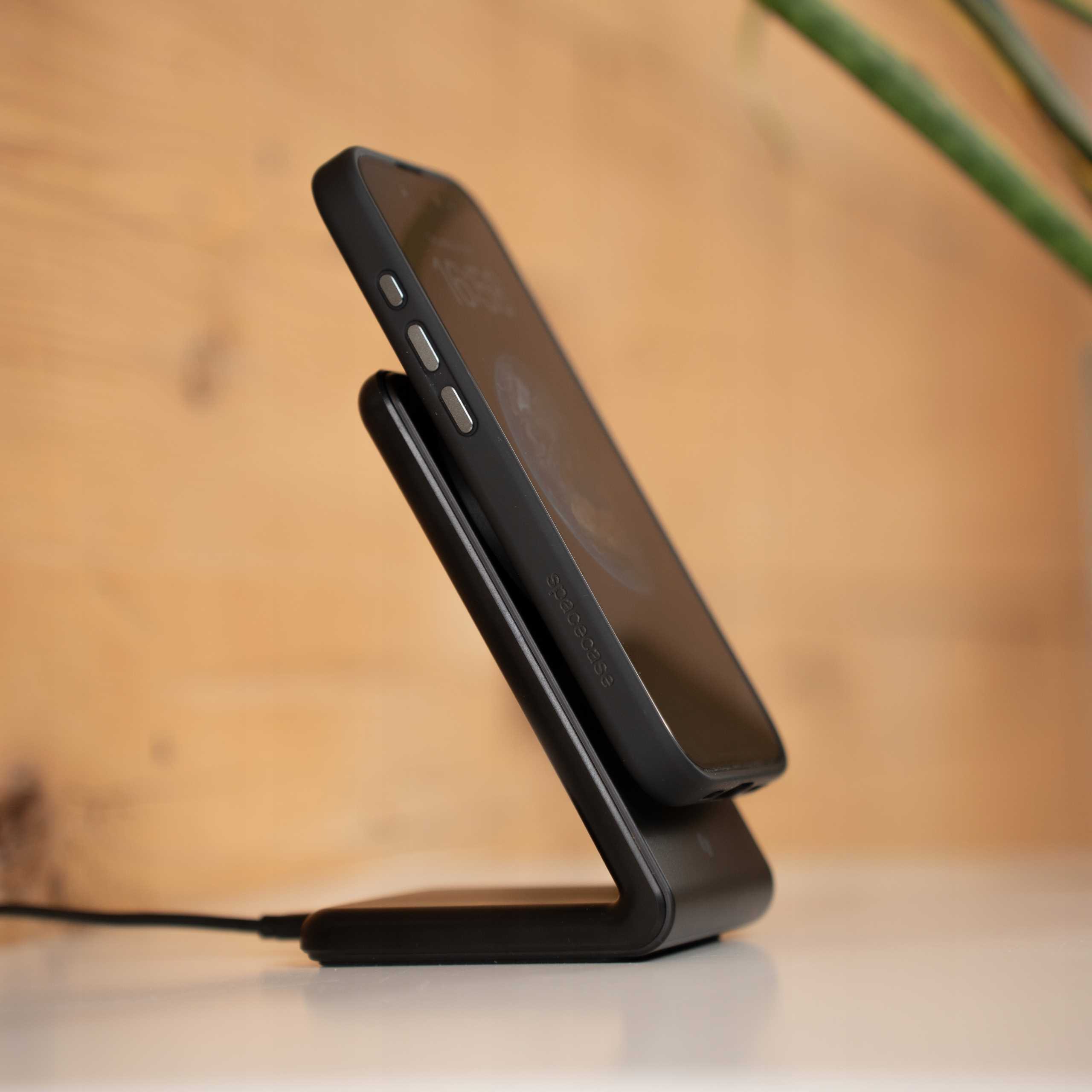 Spacecase Wireless Charger MagCharge WM2B black