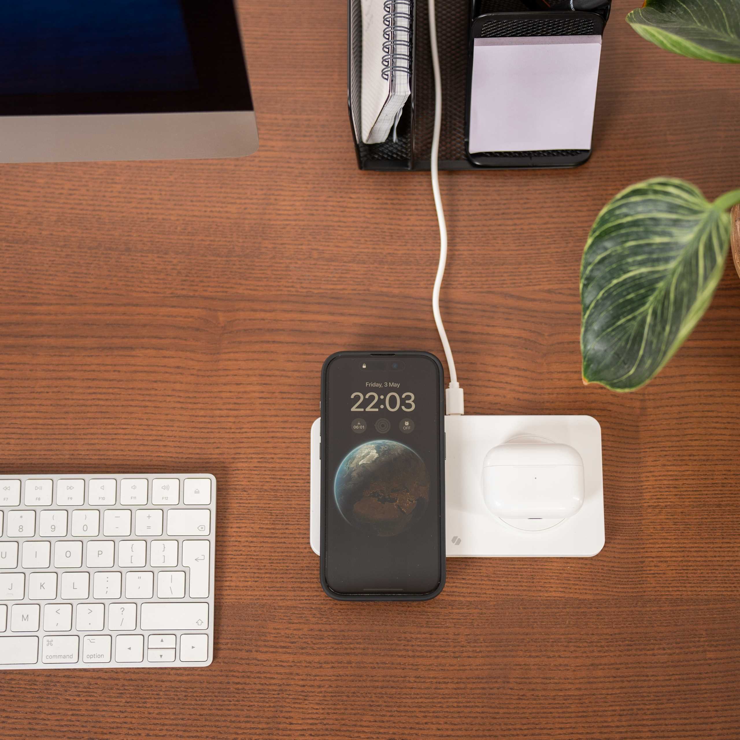 Spacecase Wireless Dual Charger Magcharge Wm3W White
