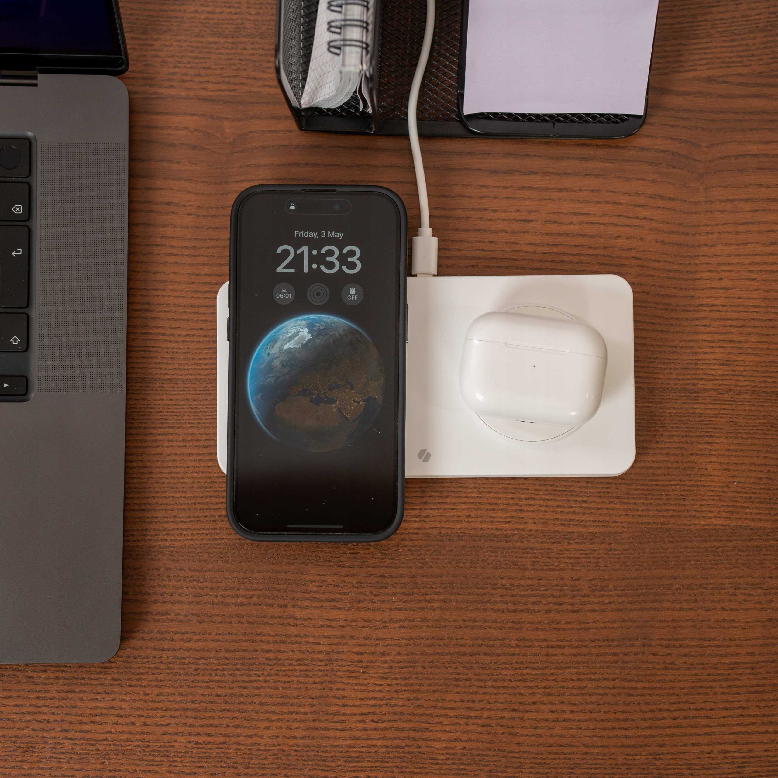 Spacecase Wireless Dual Charger Magcharge Wm3W White