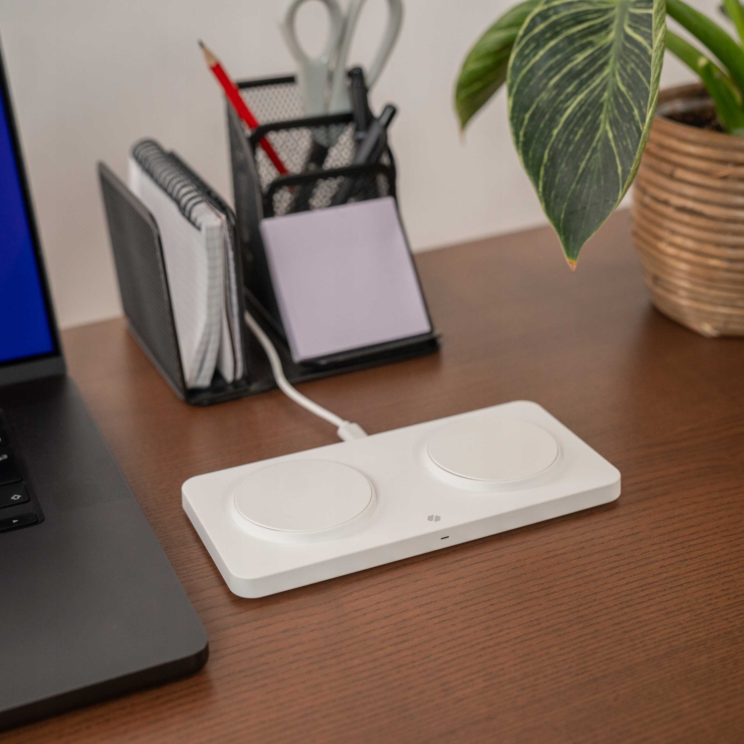 Spacecase Wireless Dual Charger MagCharge WM3W white