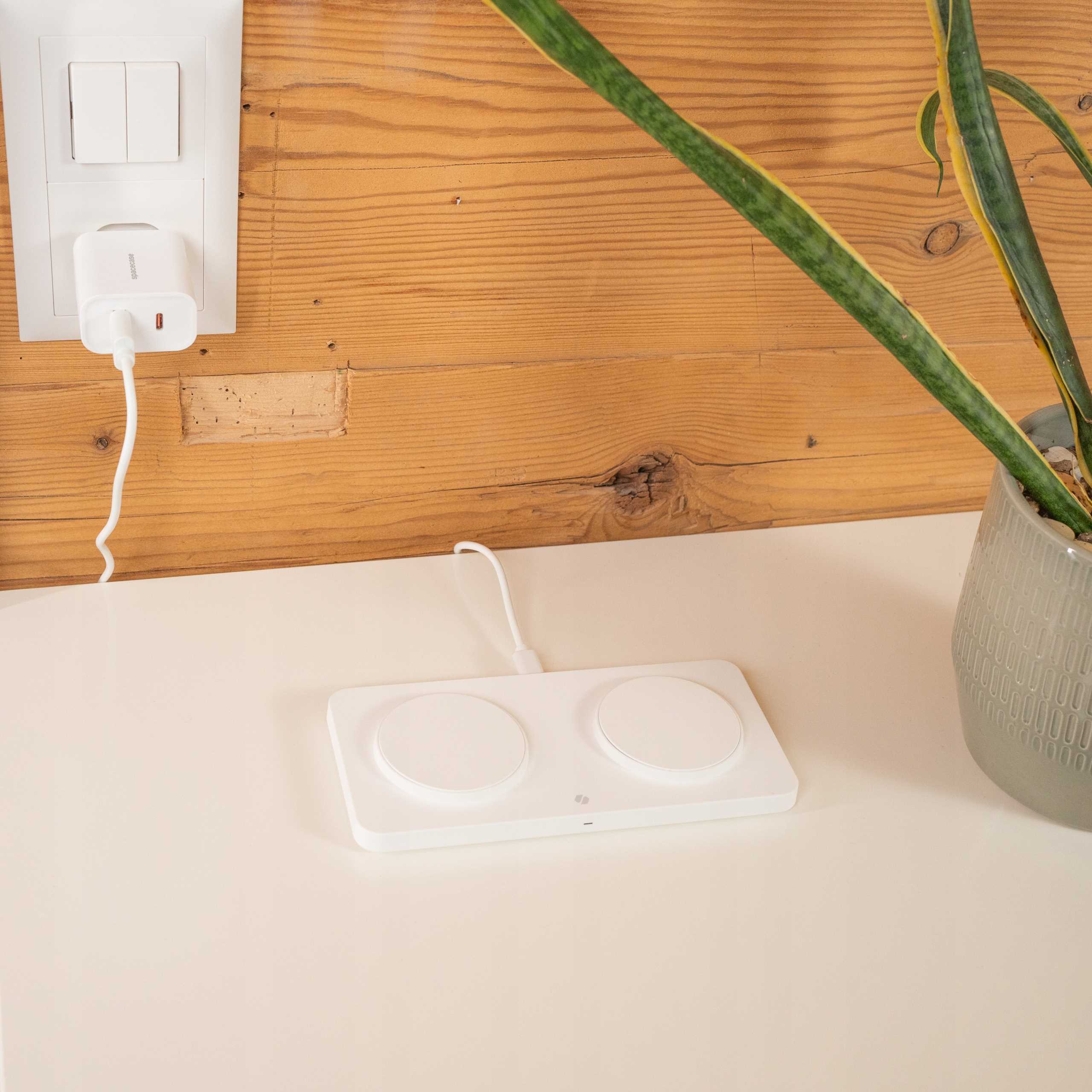 Spacecase Wireless Dual Charger Magcharge Wm3W White