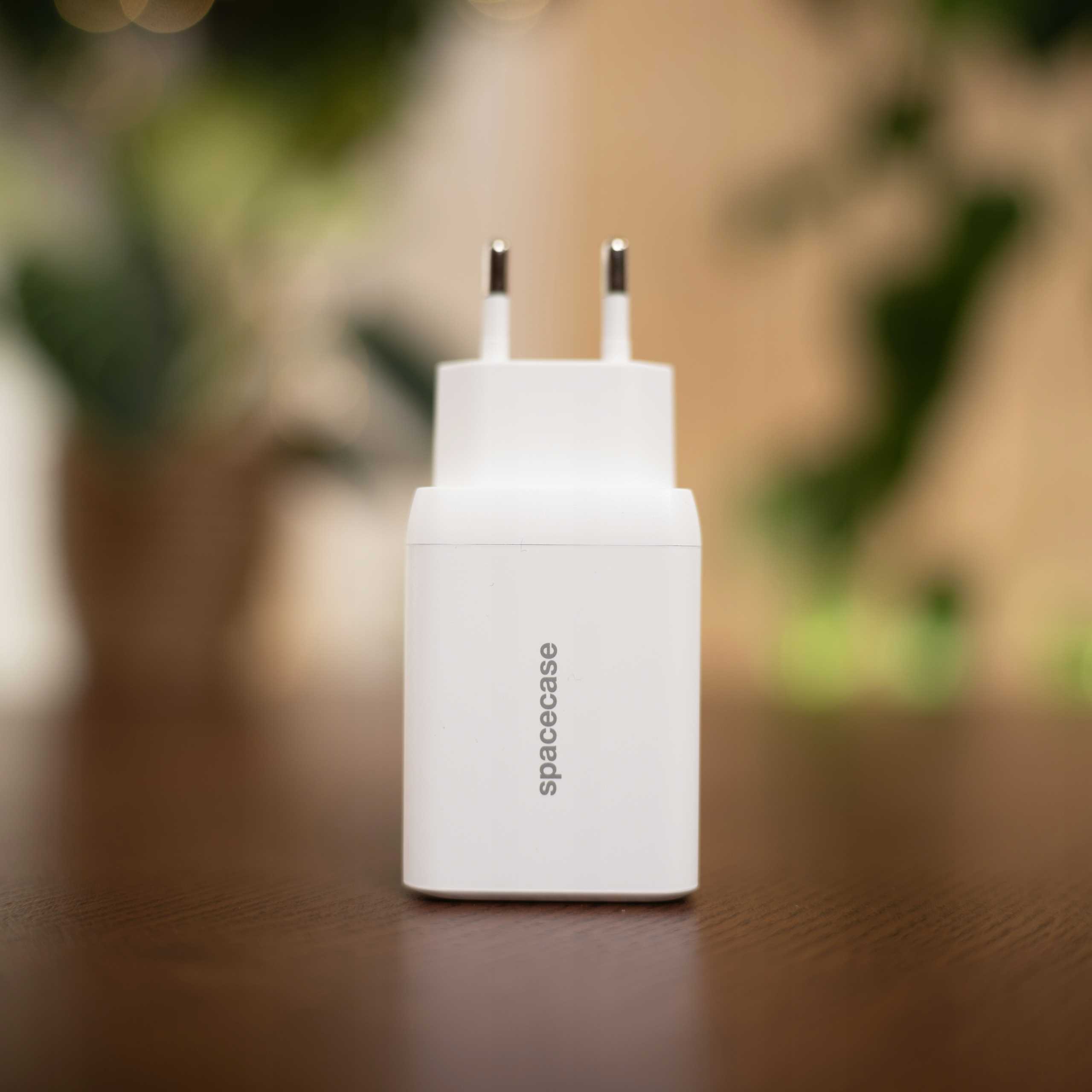 Spacecase USB Charger 65W GaN SC009W white