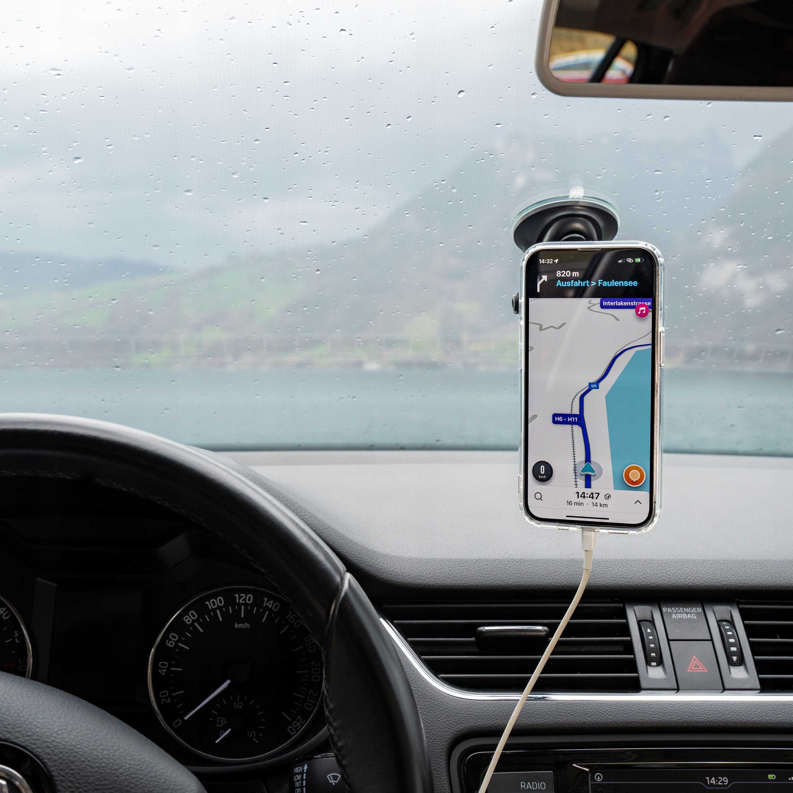 Spacecase Car Holder SC06 Dash/Windshield Magsafe black