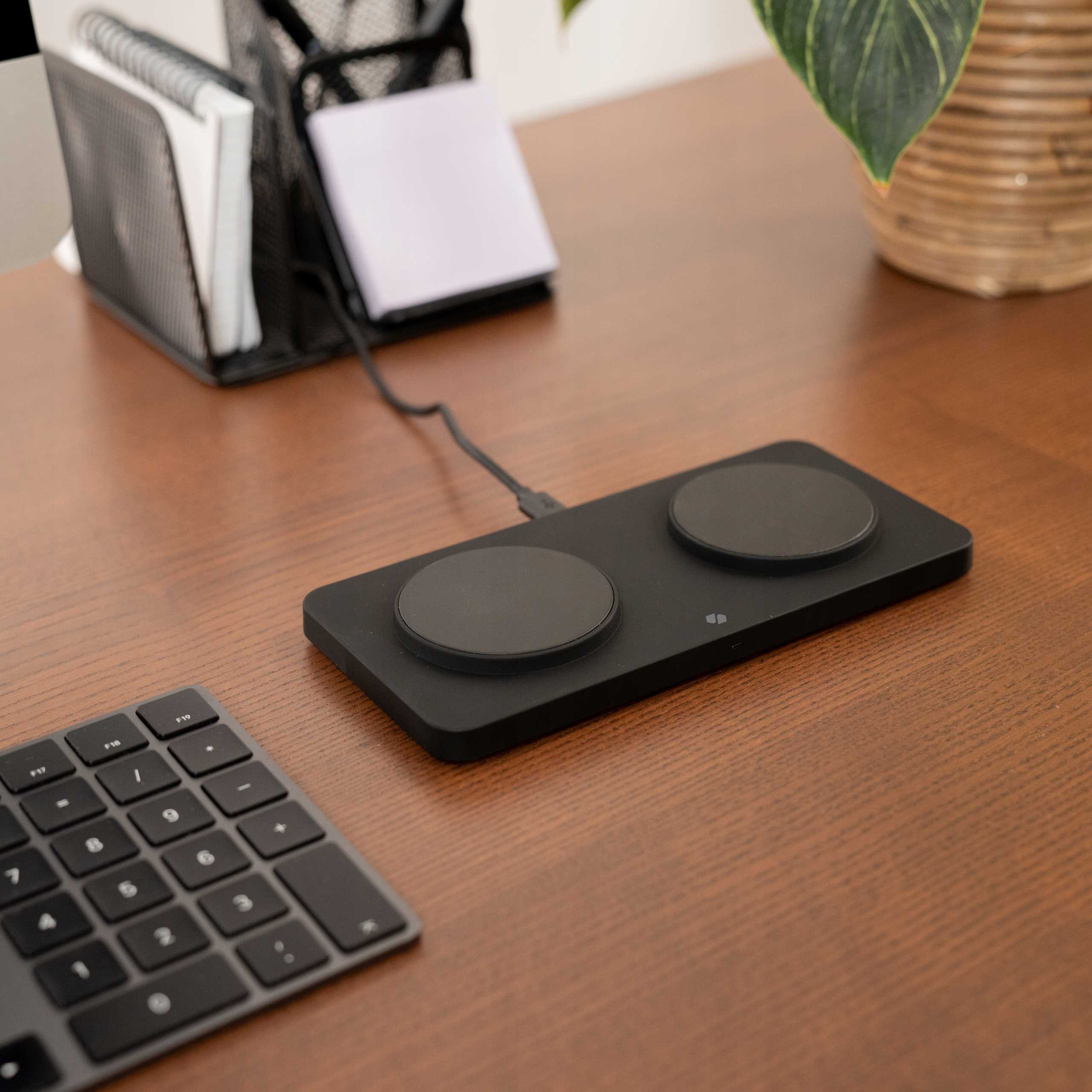 Spacecase Wireless Dual Charger Magcharge Wm3B Black