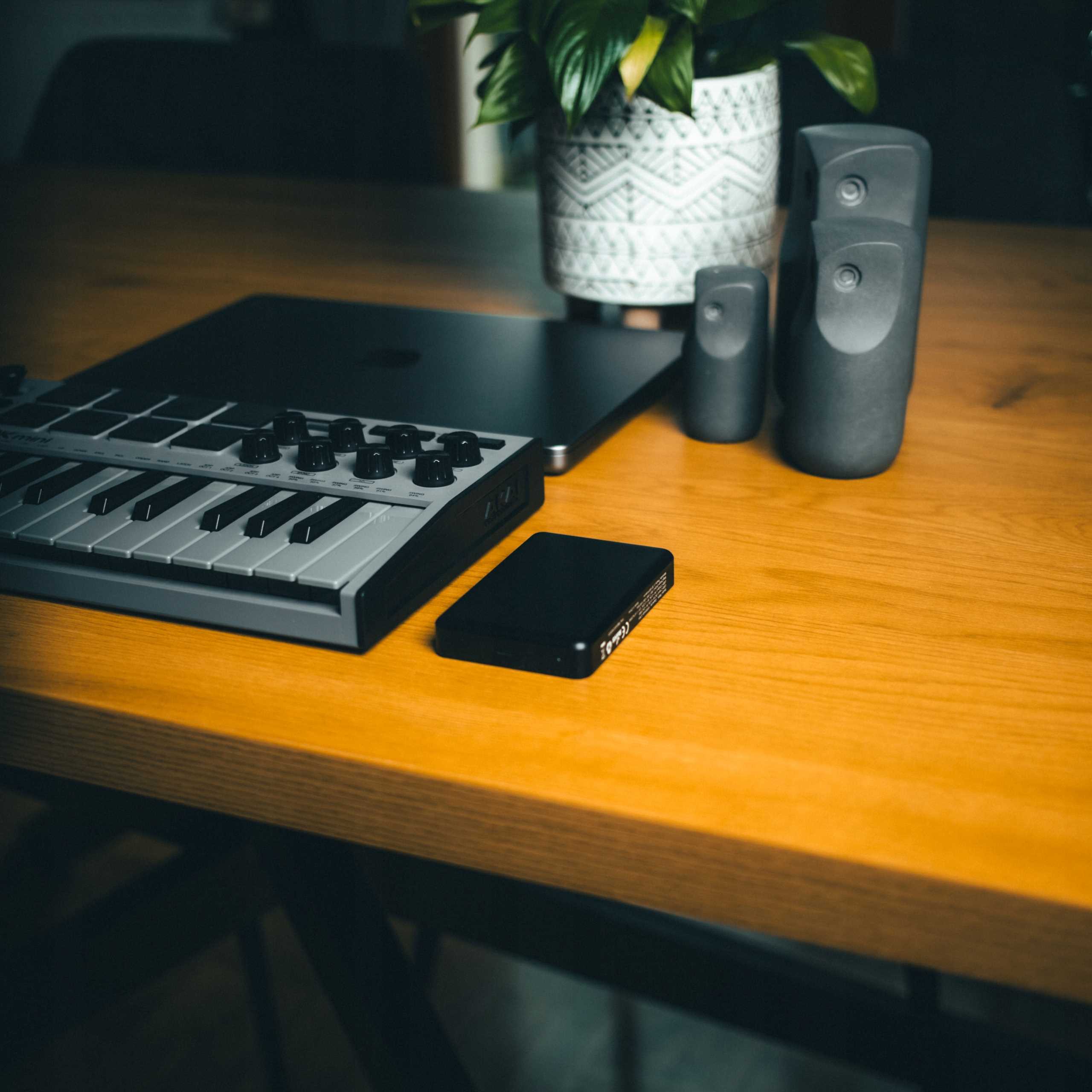 Spacecase Powerbank 10000Mah Snappack 20W Pb04-B Black