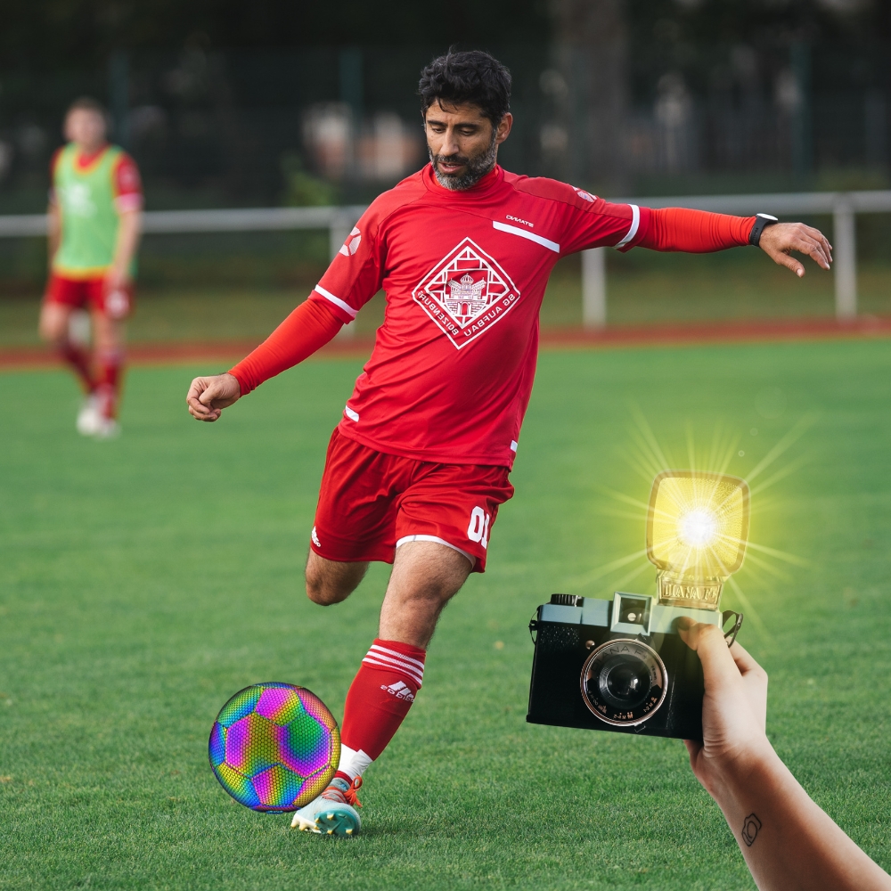 Piłka nożna odblaskowa świecąca lumi do nogi rozmiar 5 holograficzna