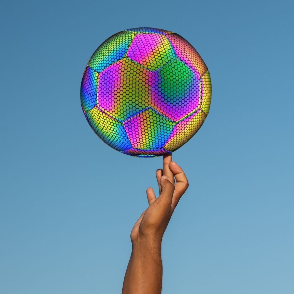 Piłka nożna odblaskowa świecąca lumi do nogi rozmiar 5 holograficzna