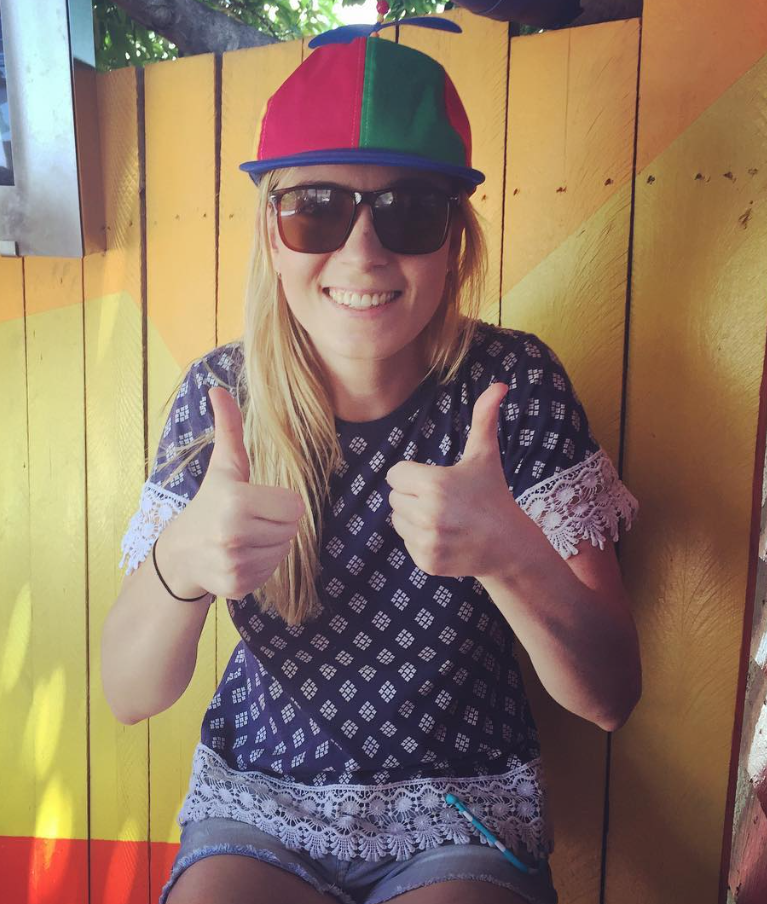 Czapka z daszkiem i ze śmigłem kolorowa wiatrak