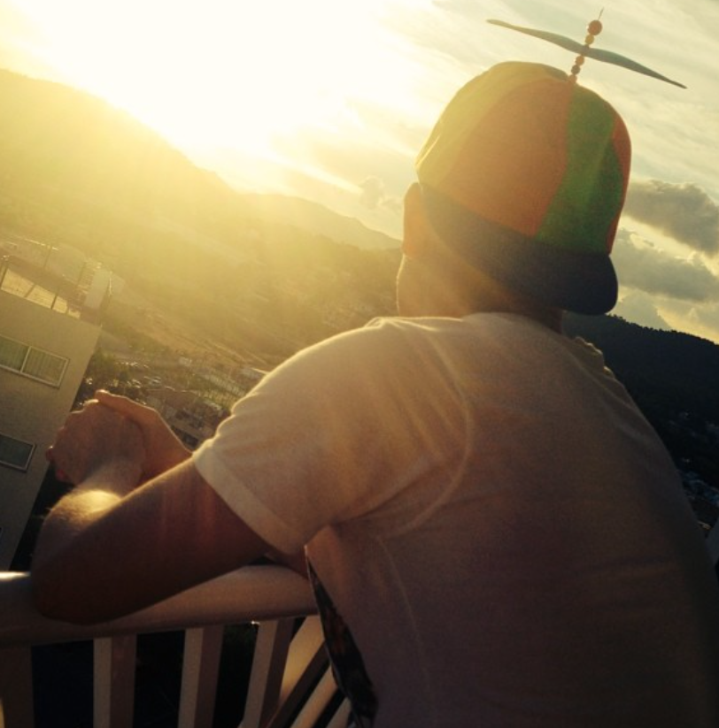 Czapka z daszkiem i ze śmigłem kolorowa wiatrak