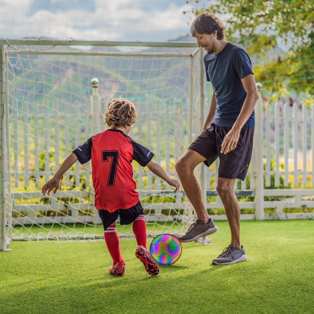 Piłka nożna odblaskowa świecąca lumi do nogi rozmiar 5 holograficzna