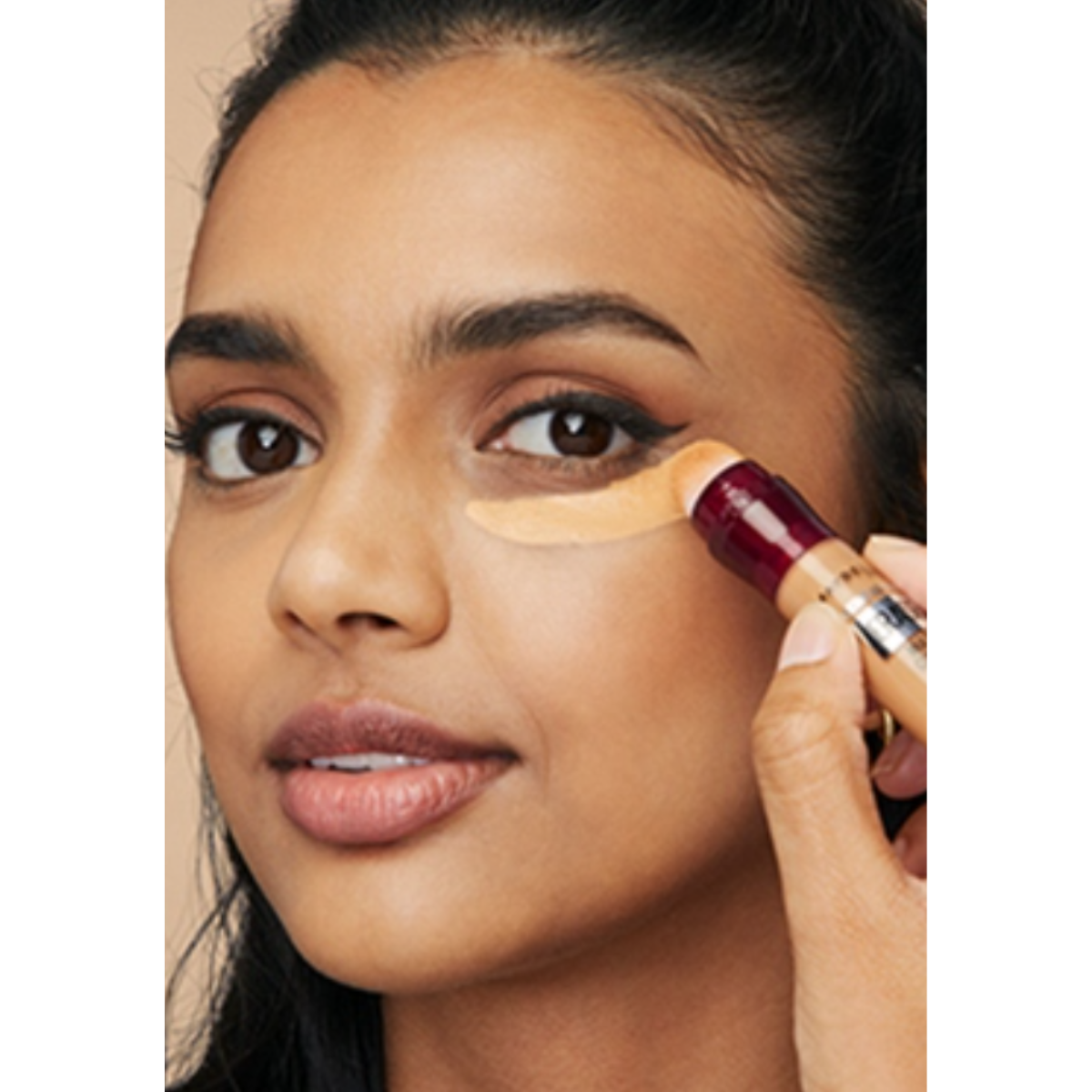 Maybelline Instant Anti-Age Eraser Korektor Do Twarzy Z Gąbeczką 06 Neutralizer