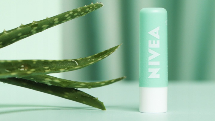 NIVEA Caring Scrub Soft Lips Pielęgnujący peeling do ust z aloesem 4,8 g