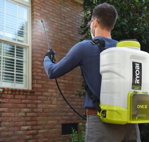 RYOBI ONE+ opryskiwacz plecakowy akumulatorowy ogrodowy 15 l RY18BPSB-0 18 V + akumulator 5,0 Ah