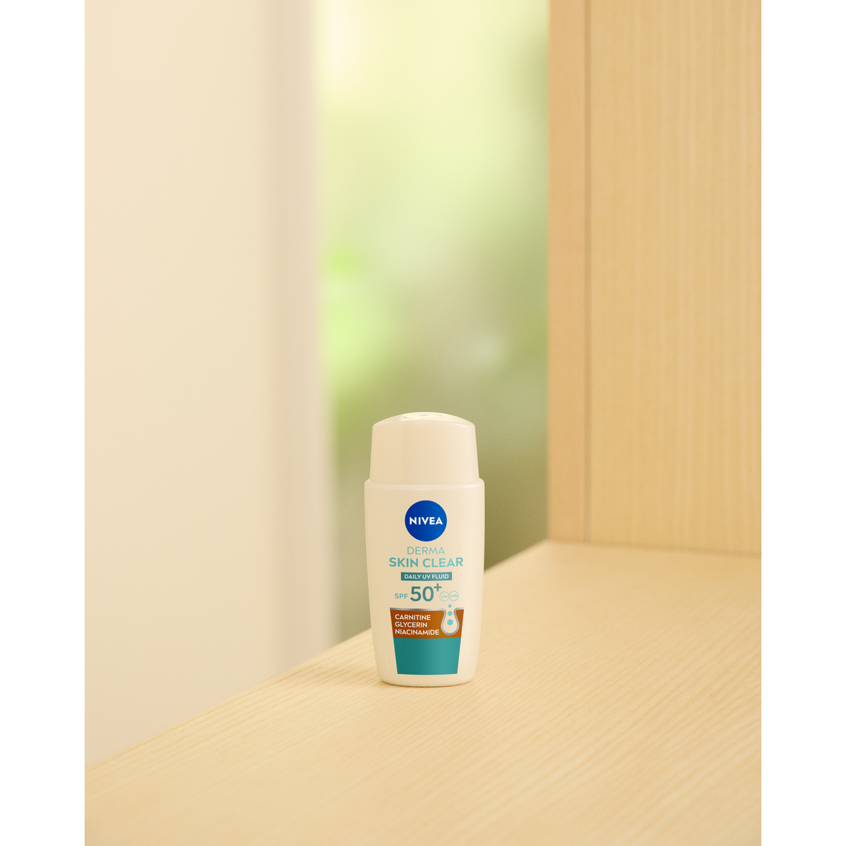 2 x Derma Skin Clear Daily UV Fluid SPF 50+ pod makijaż 40 ml + Gąbeczka