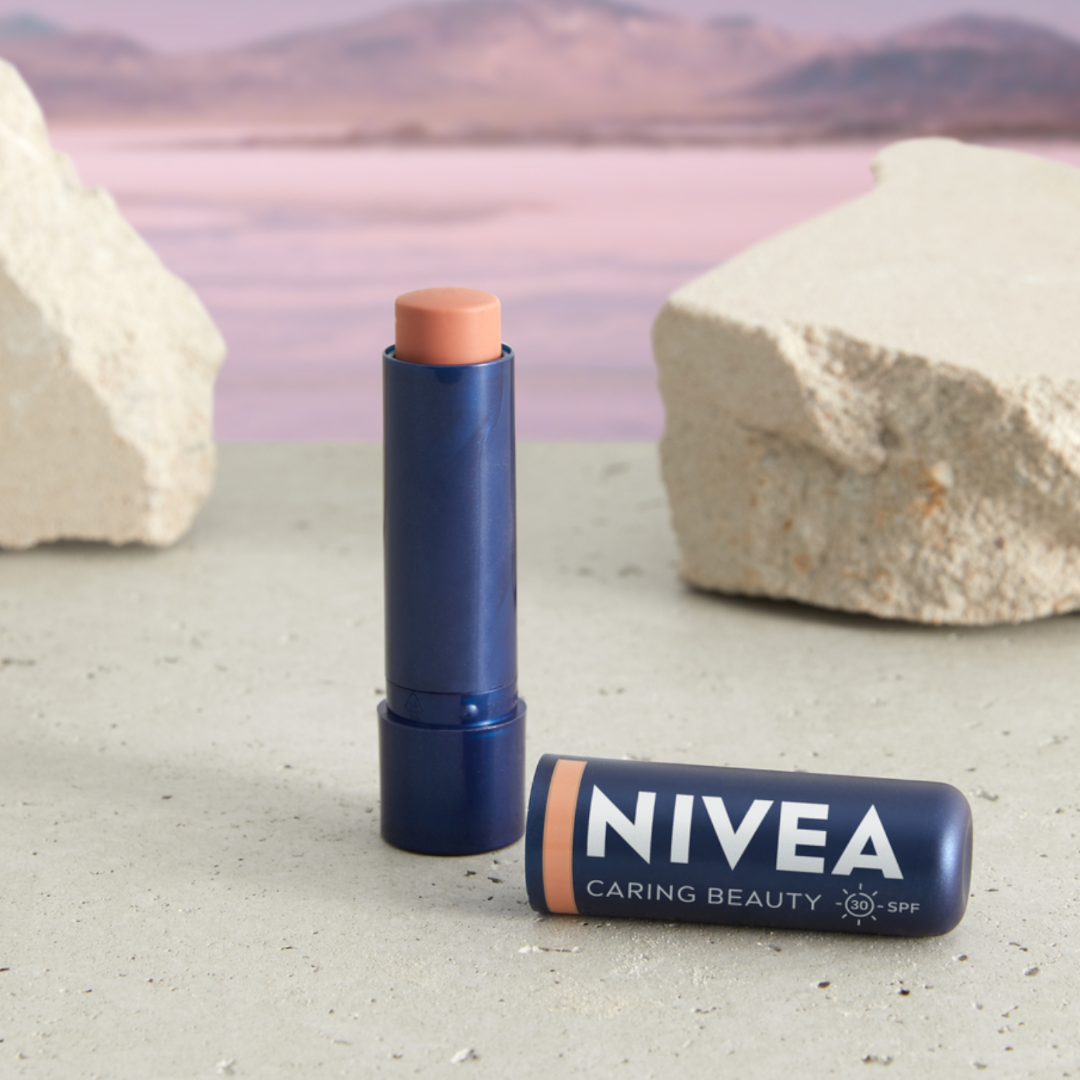 NIVEA Pielęgnująca pomadka do ust i policzków SPF 30 3w1 MIX