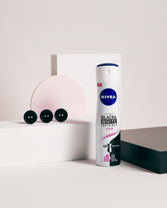 4 x NIVEA BLACK & WHITE INVISIBLE CLEAR ANTYPERSPIRANT w SPRAYu 150 ml
